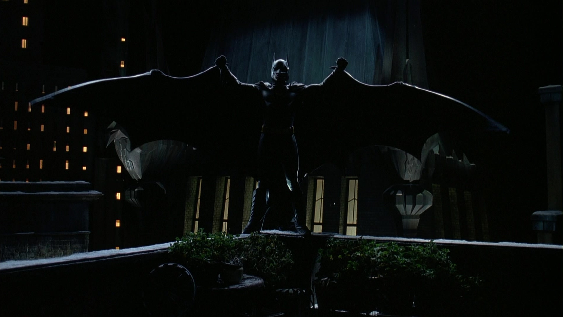Batman Returns (1992), wide, 1.77:1 — film still