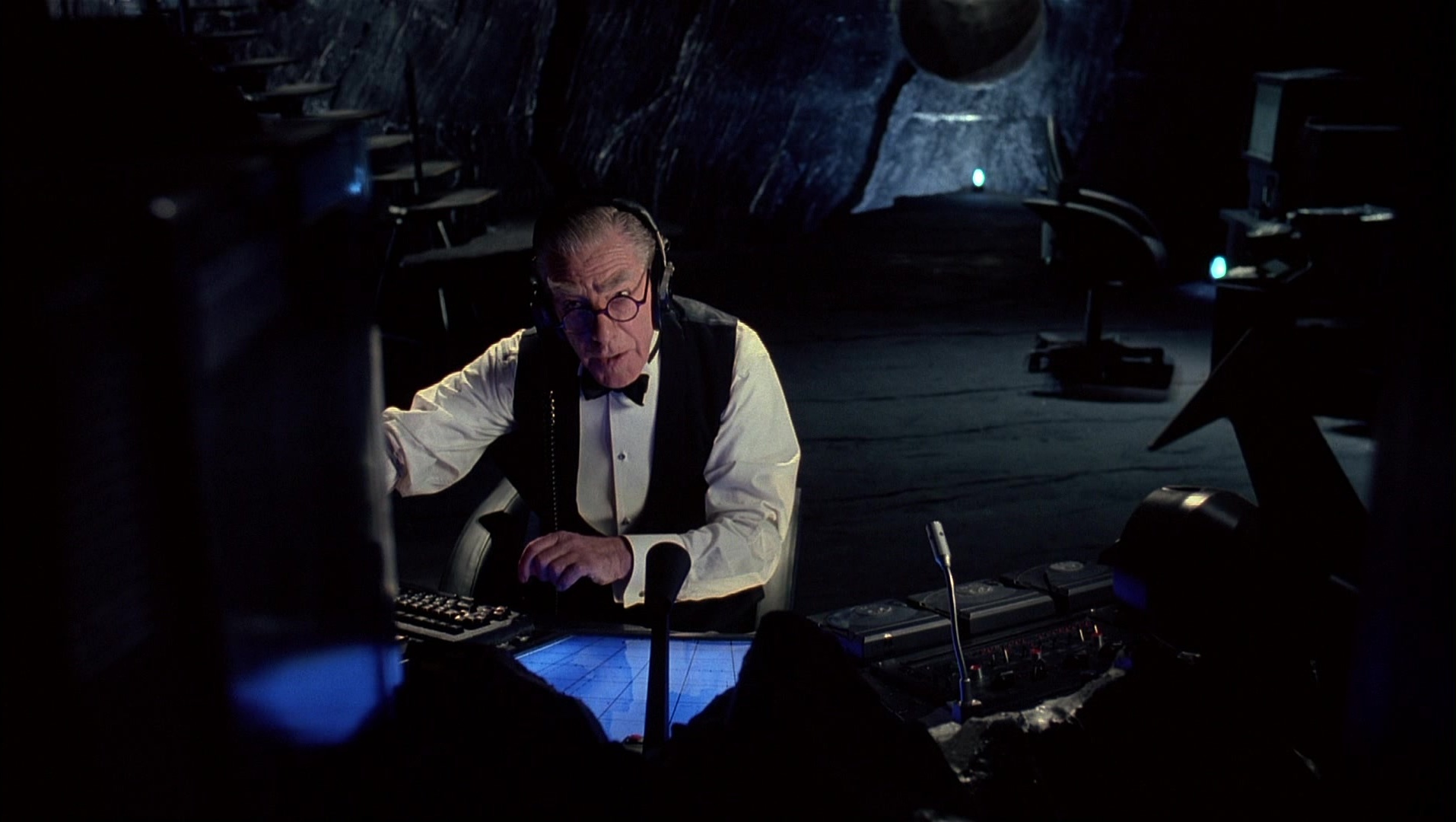 Batman Returns (1992), wide, 1.77:1 — film still