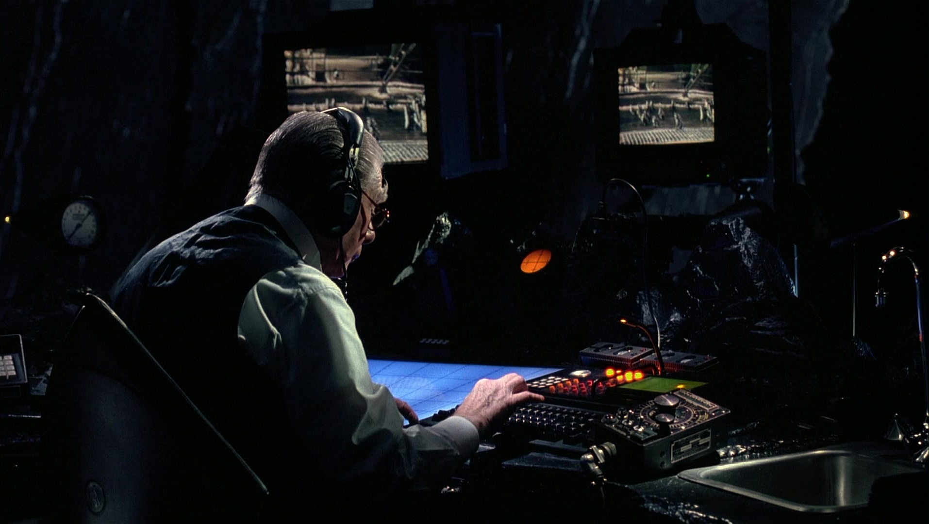 Batman Returns (1992), medium, 1.77:1 — film still
