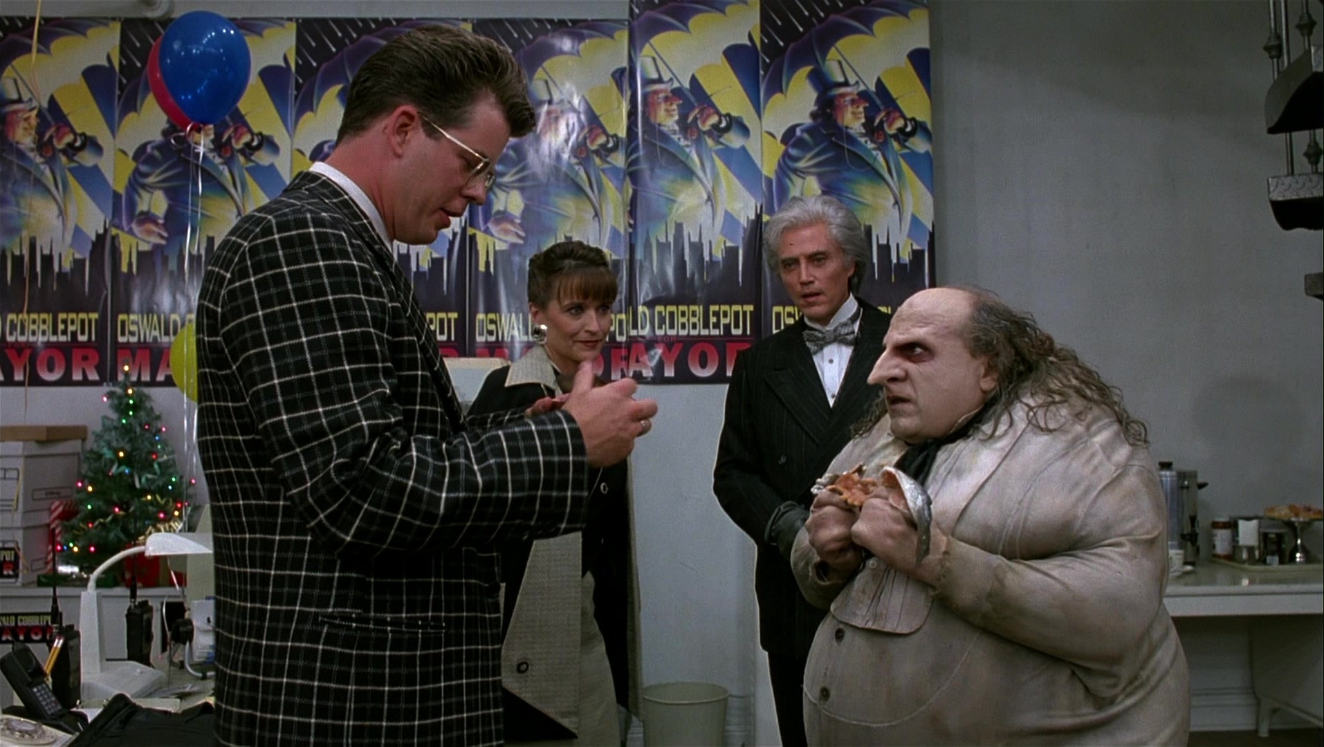 Batman Returns (1992), wide, 1.77:1 — film still