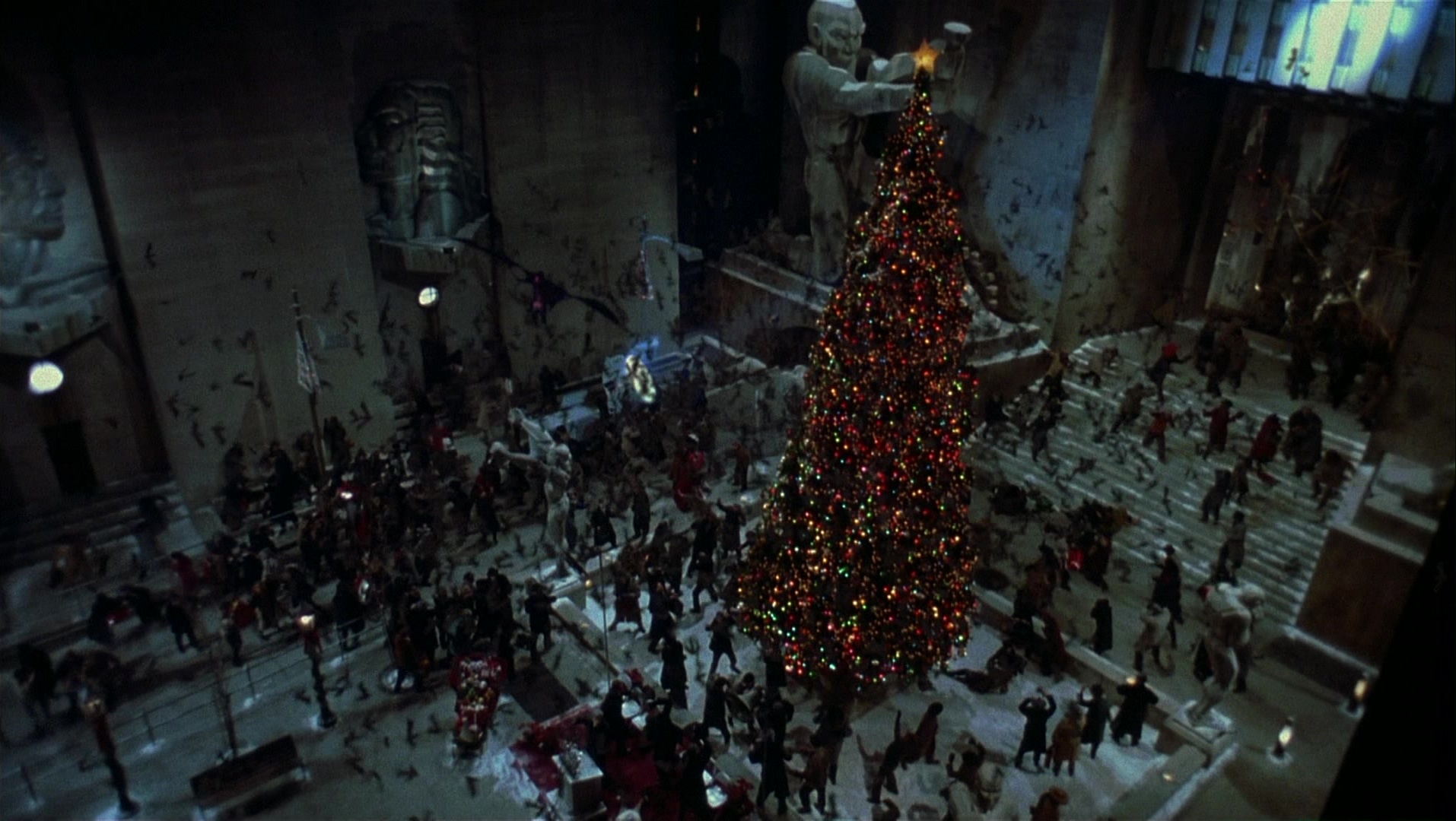 Batman Returns (1992), wide, 1.77:1 — film still