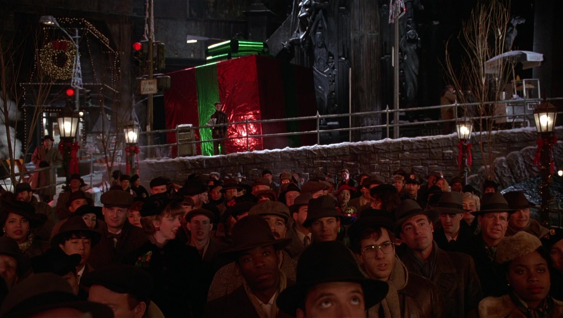 Batman Returns (1992), wide, 1.77:1 — film still