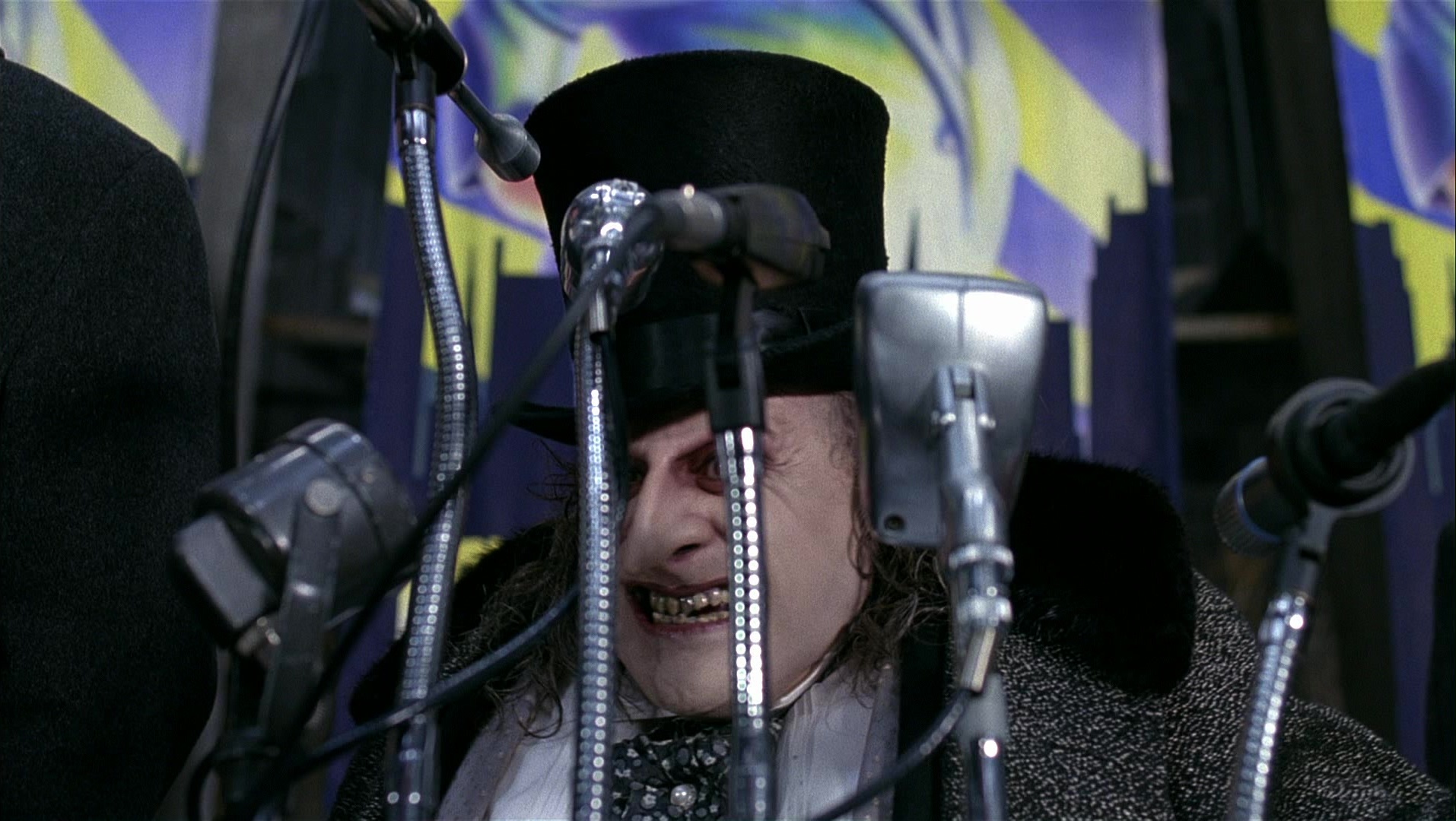 Batman Returns (1992), wide, 1.77:1 — film still