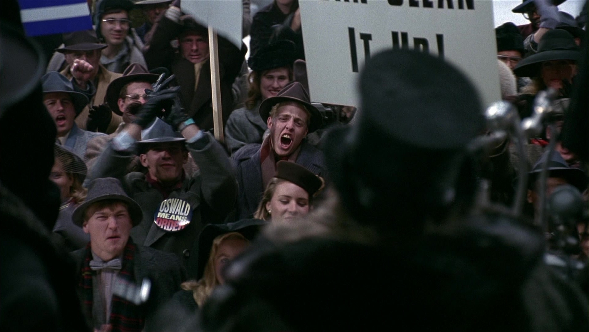 Batman Returns (1992), wide, 1.77:1 — film still