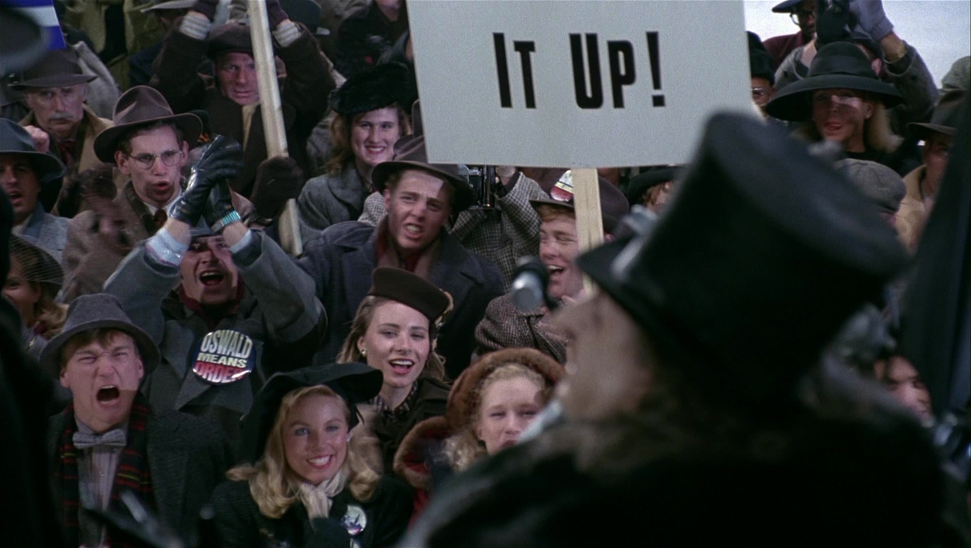Batman Returns (1992), wide, 1.77:1 — film still