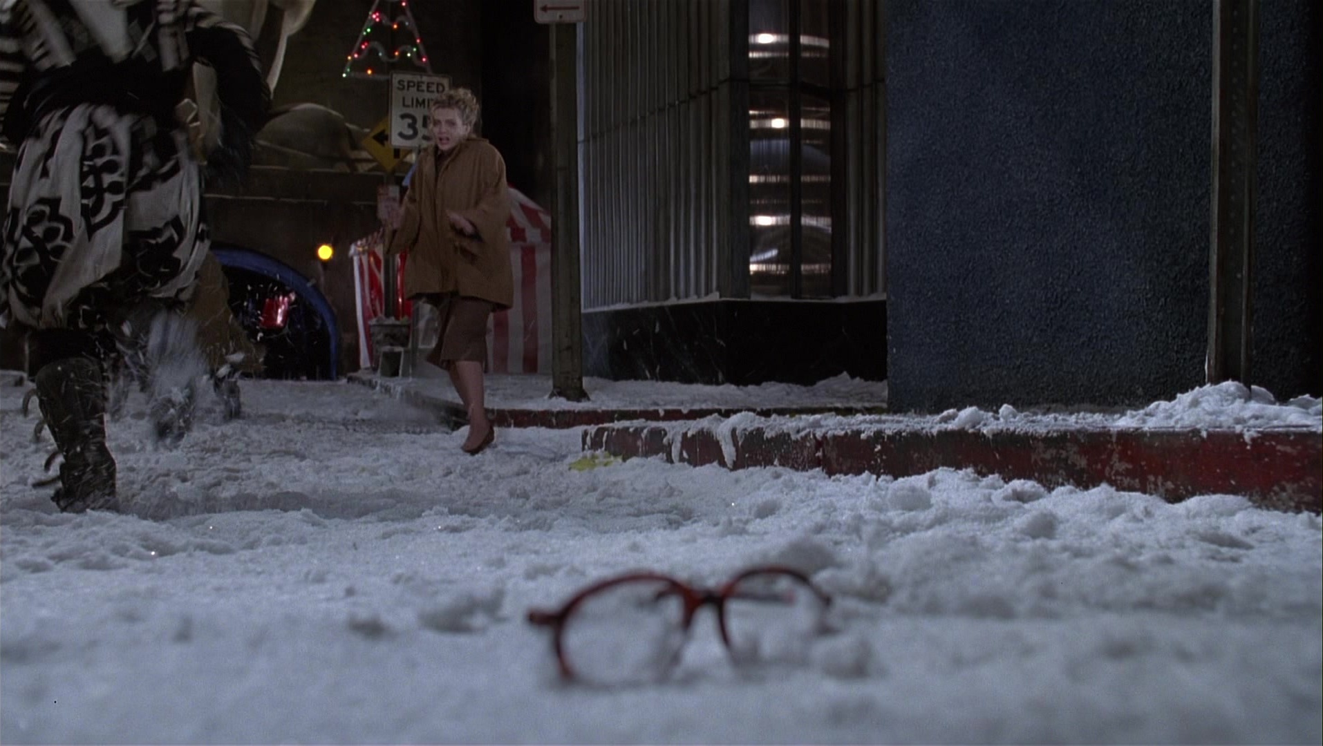 Batman Returns (1992), wide, 1.77:1 — film still