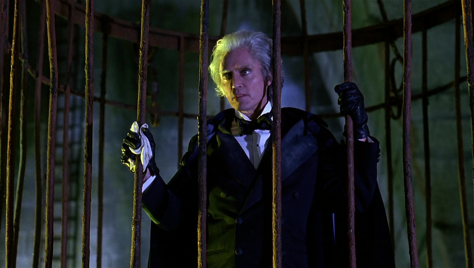 Batman Returns (1992), wide, 1.77:1 — film still
