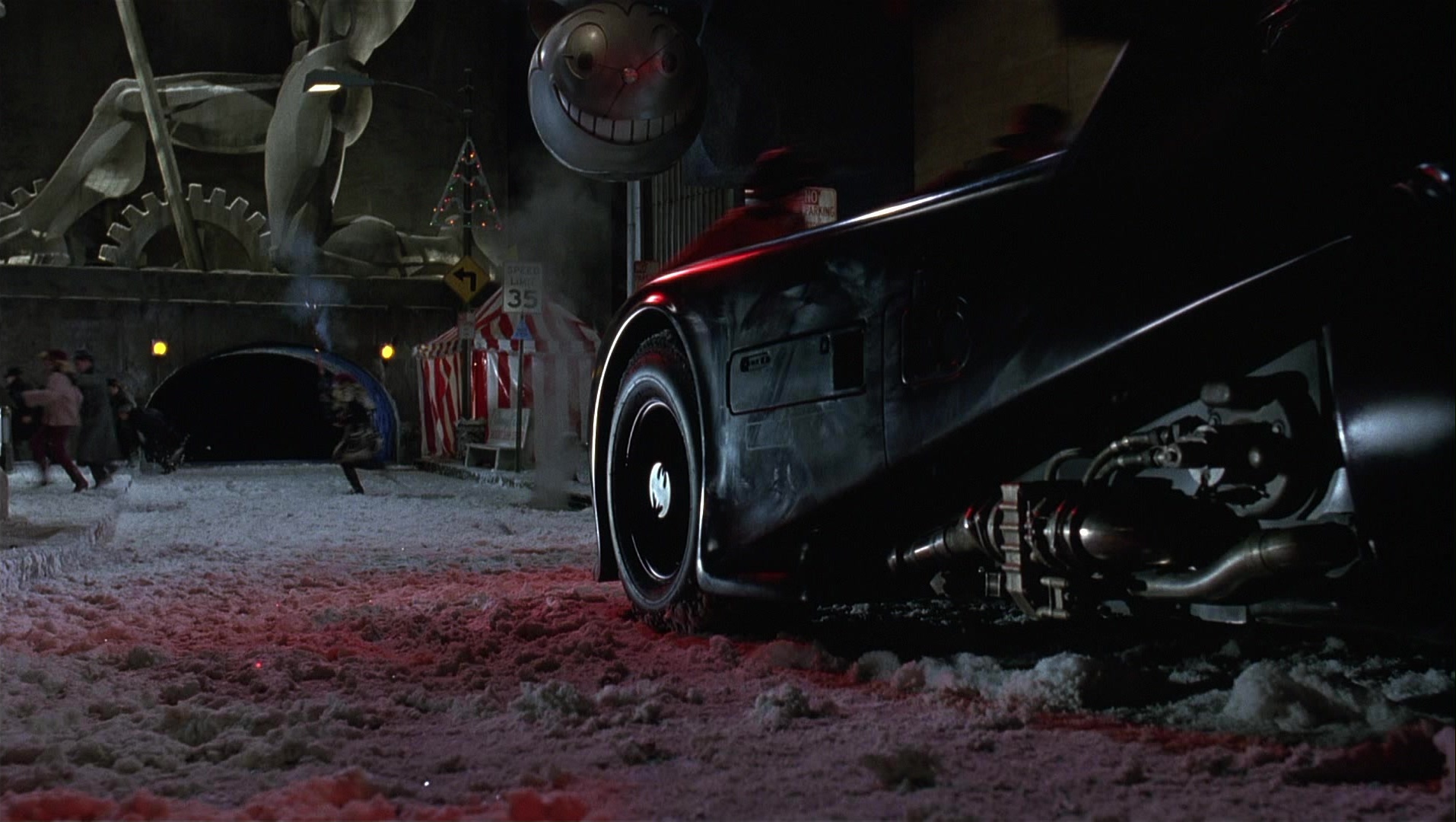 Batman Returns (1992), wide, 1.77:1 — film still