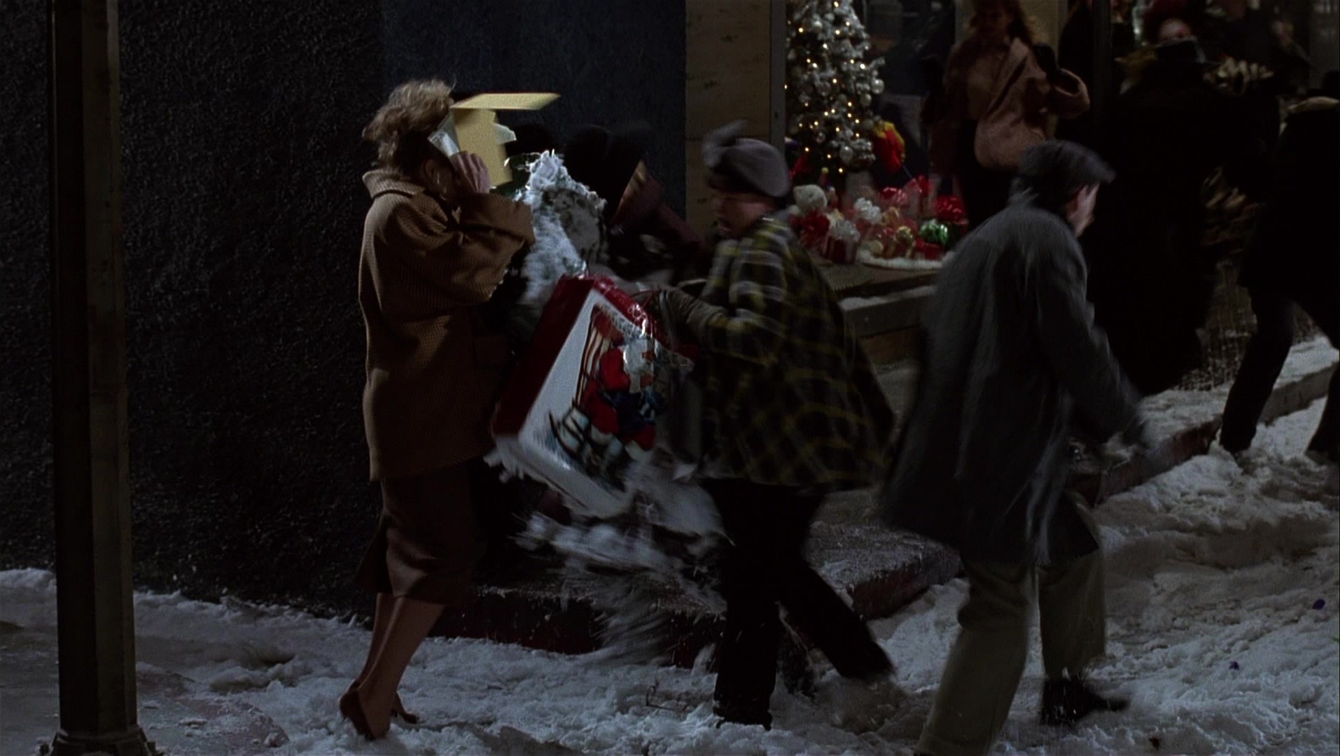 Batman Returns (1992), wide, 1.77:1 — film still