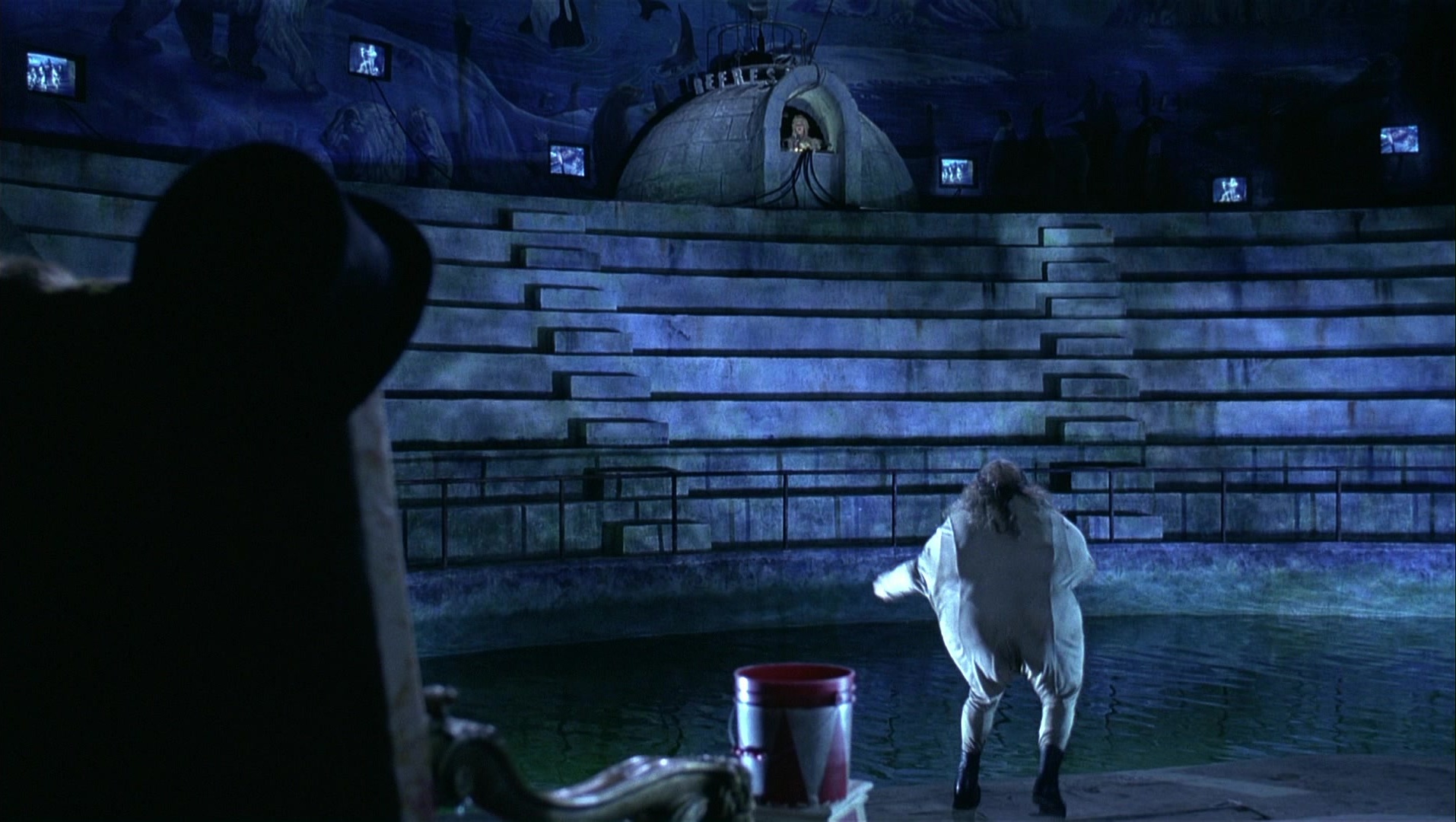 Batman Returns (1992), wide, 1.77:1 — film still