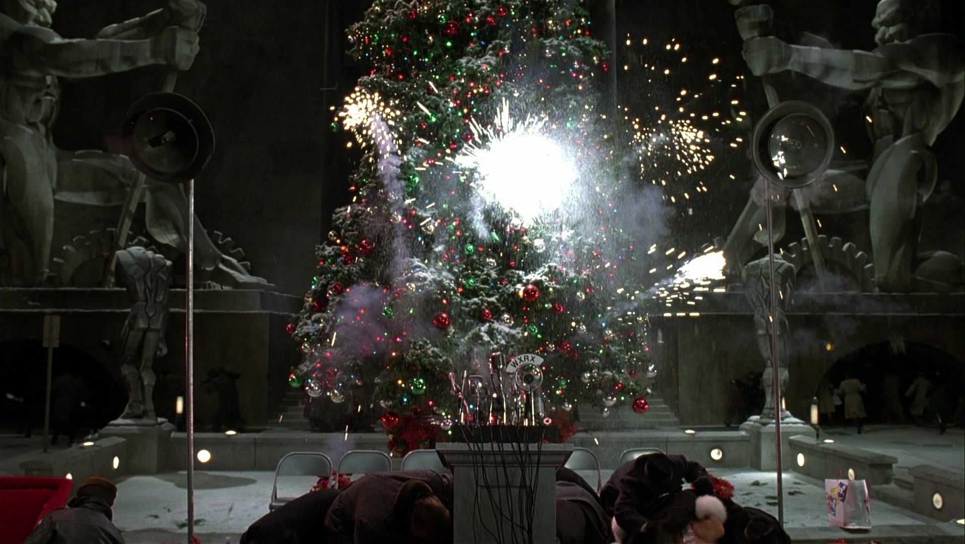 Batman Returns (1992), wide, 1.77:1 — film still