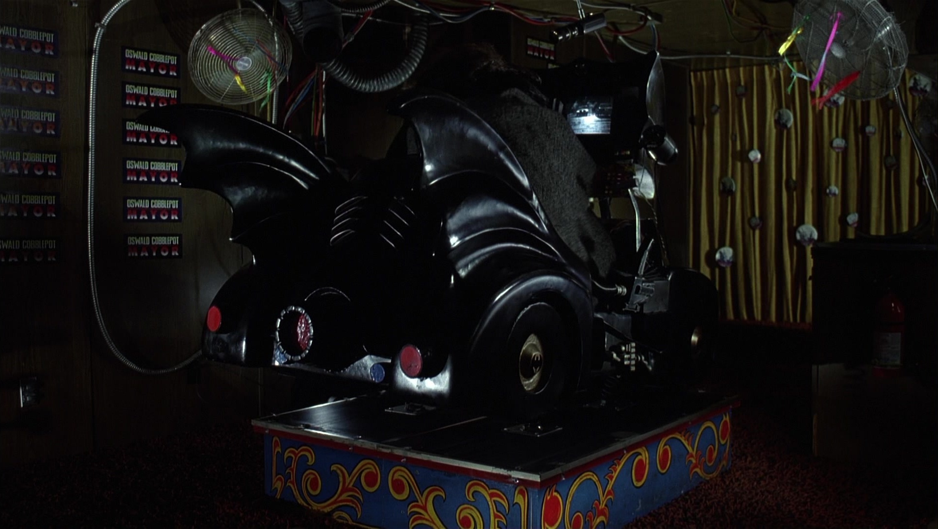 Batman Returns (1992), unknown, 1.77:1 — film still
