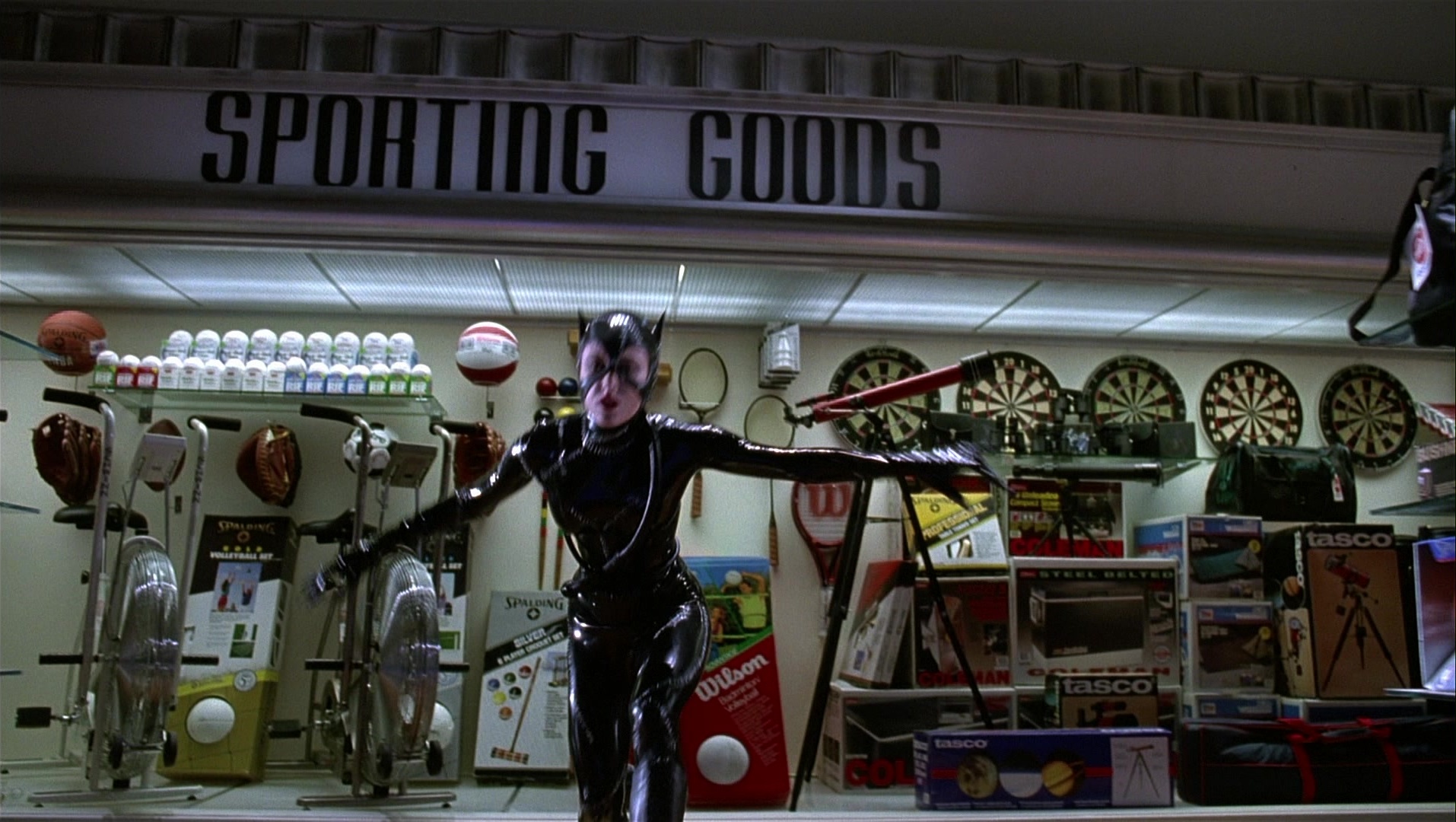 Batman Returns (1992), wide, 1.77:1 — film still