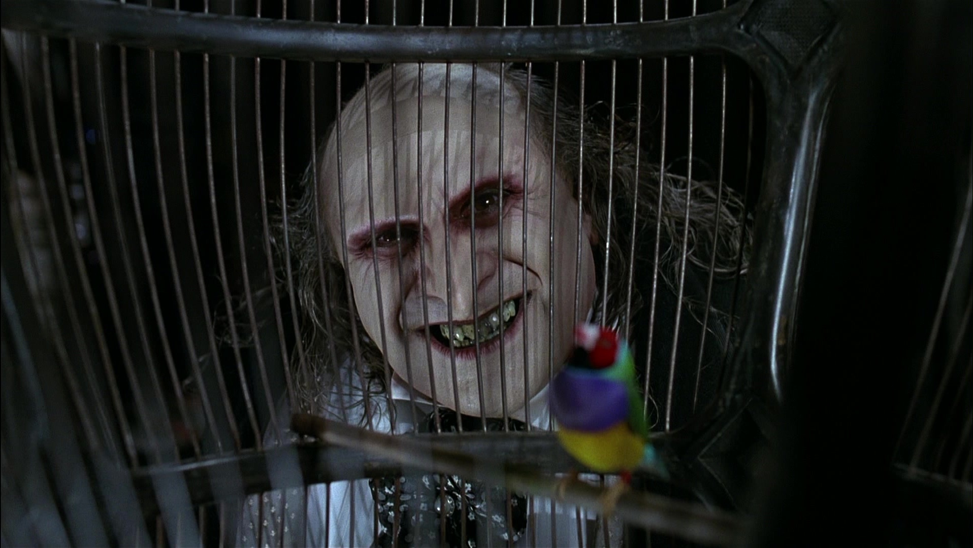 Batman Returns (1992), close, 1.77:1 — film still