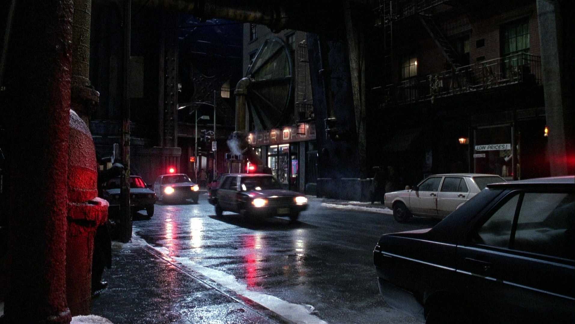 Batman Returns (1992), wide, 1.77:1 — film still