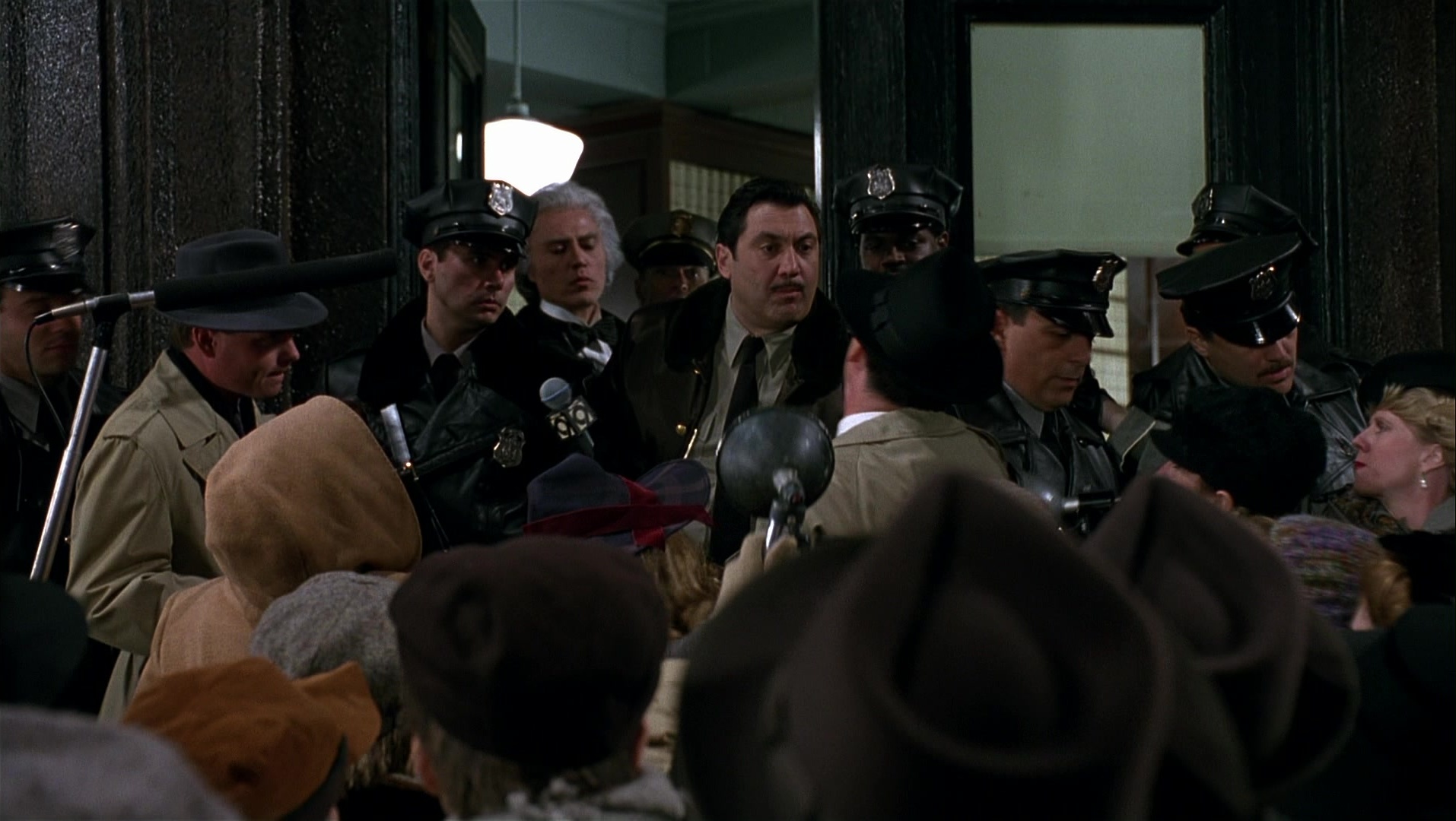 Batman Returns (1992), wide, 1.77:1 — film still
