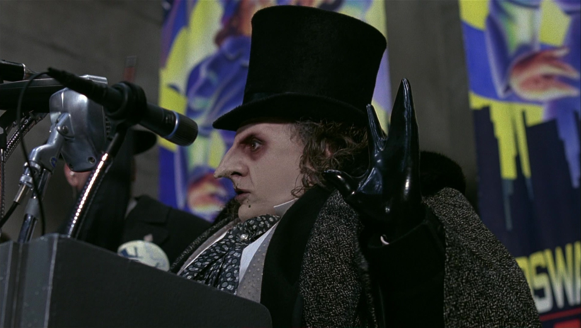 Batman Returns (1992), close, 1.77:1 — film still