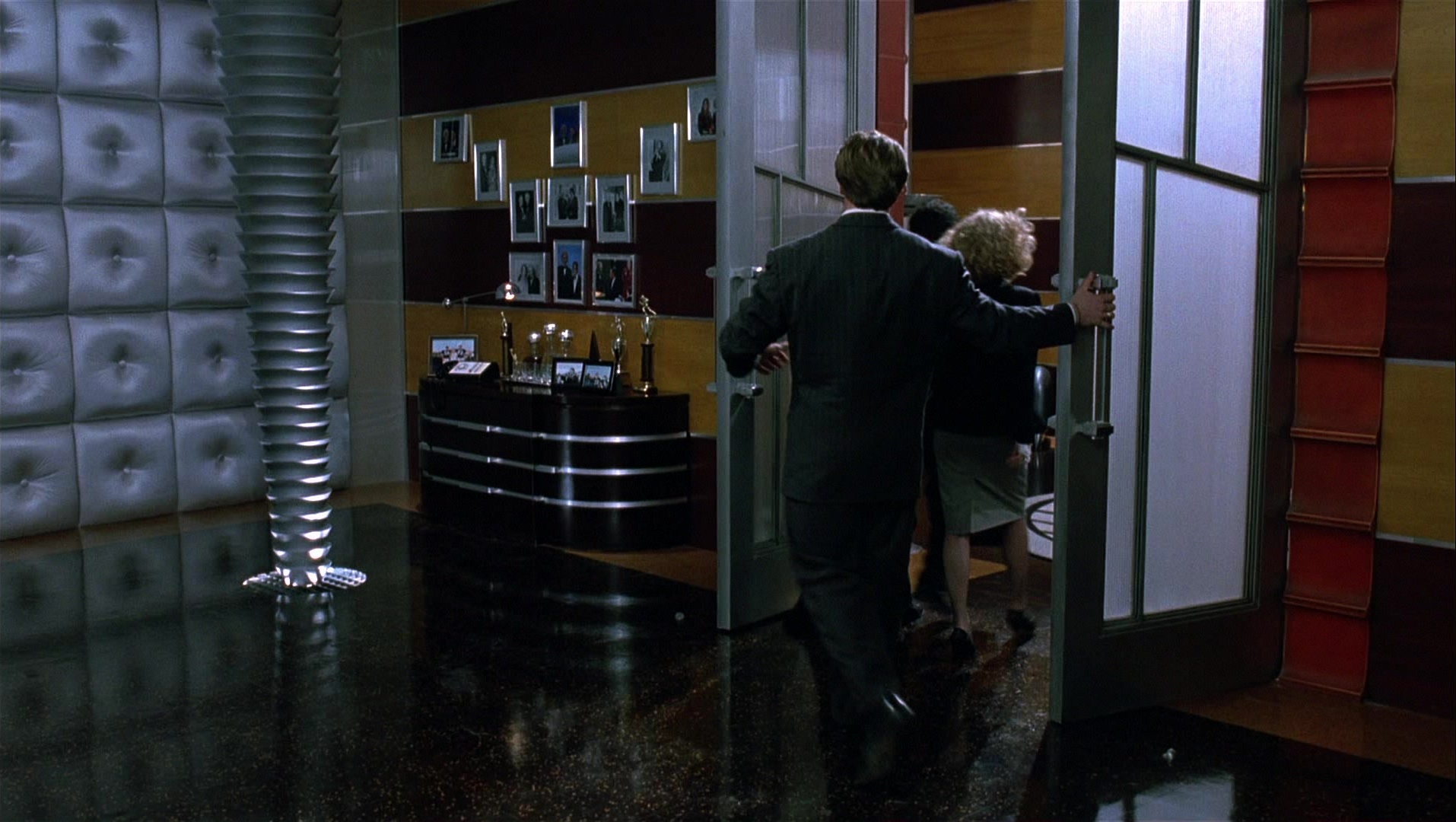 Batman Returns (1992), close, 1.77:1 — film still