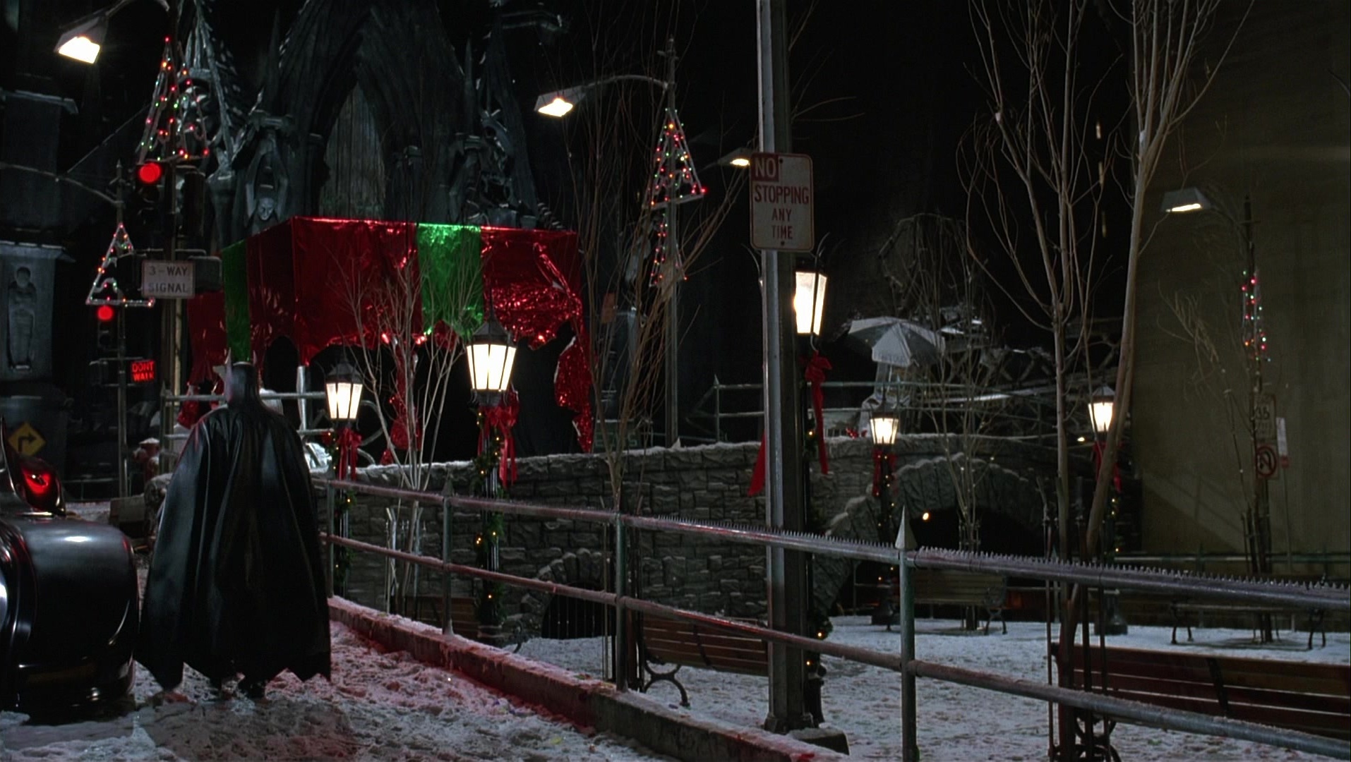 Batman Returns (1992), wide, 1.77:1 — film still
