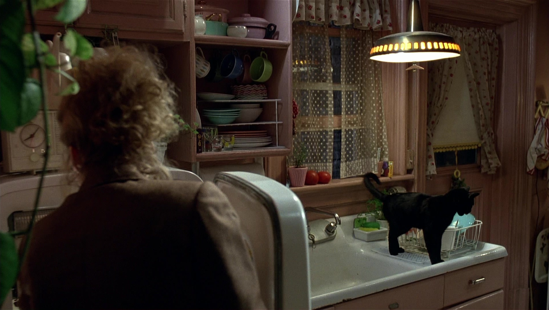 Batman Returns (1992), wide, 1.77:1 — film still