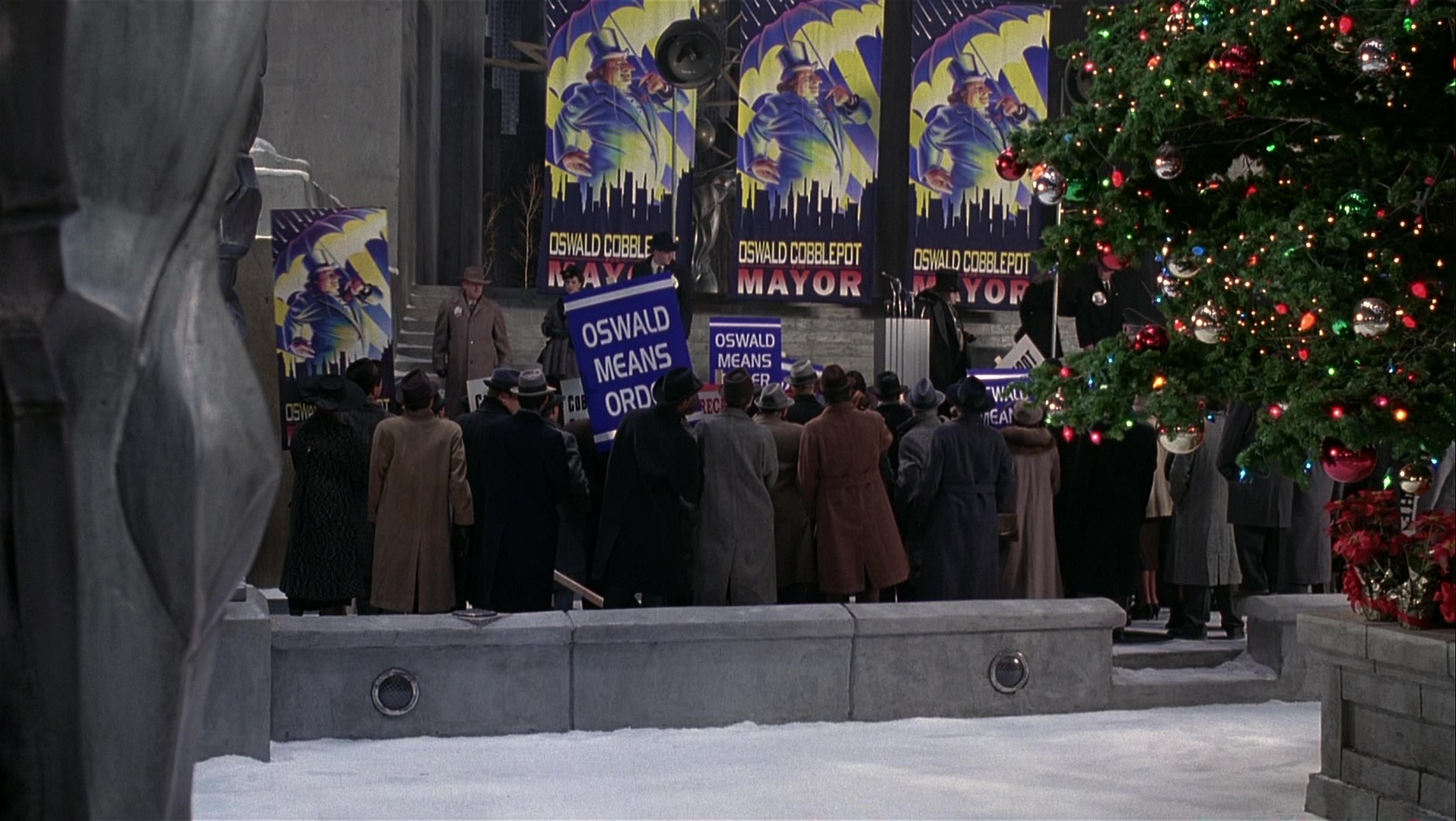 Batman Returns (1992), wide, 1.77:1 — film still