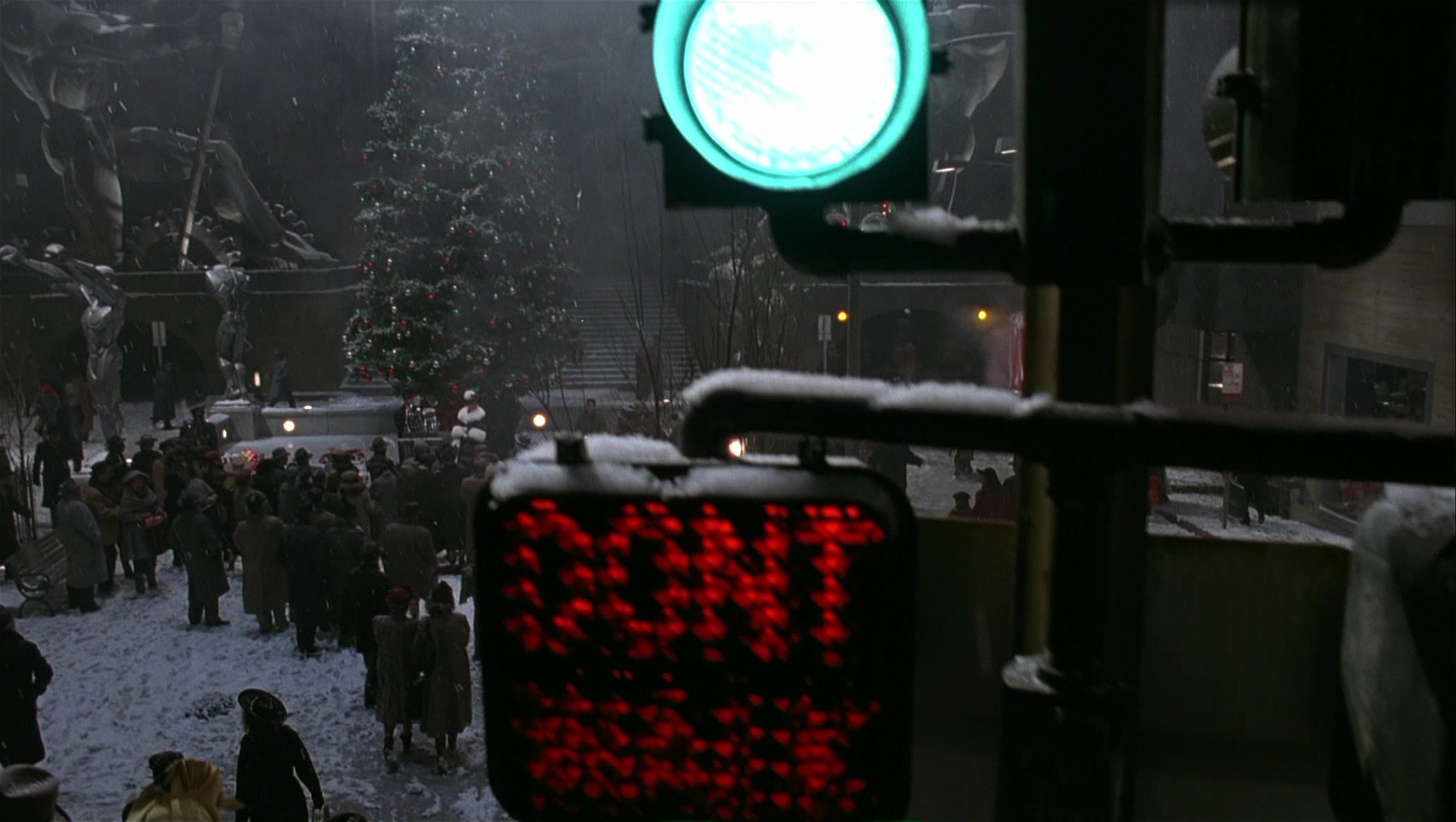 Batman Returns (1992), wide, 1.77:1 — film still