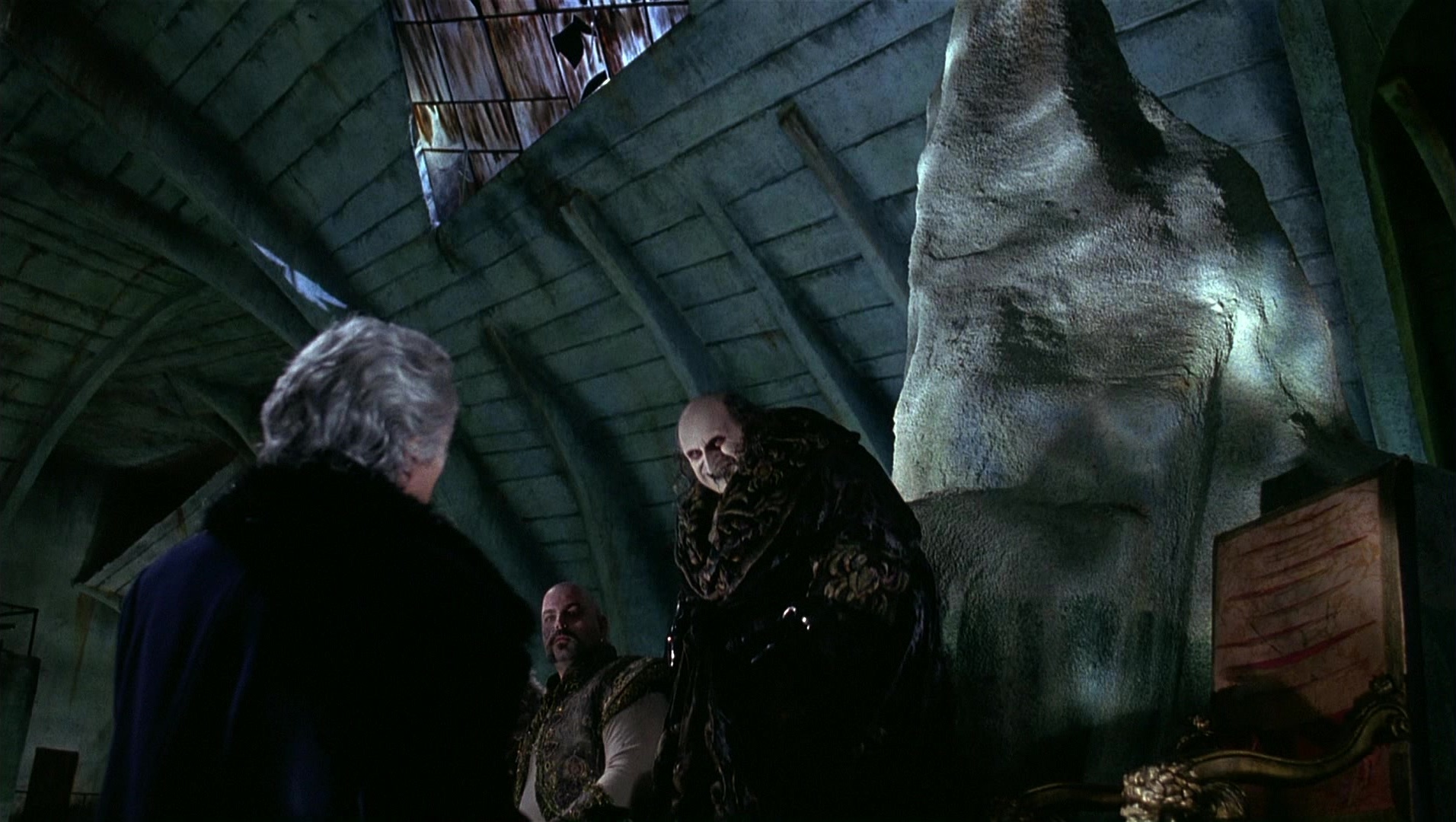 Batman Returns (1992), wide, 1.77:1 — film still