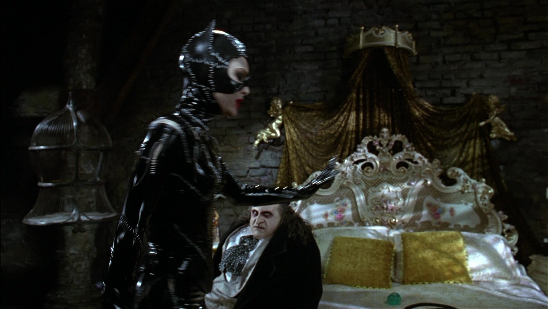 Batman Returns (1992), wide, 1.77:1 — film still