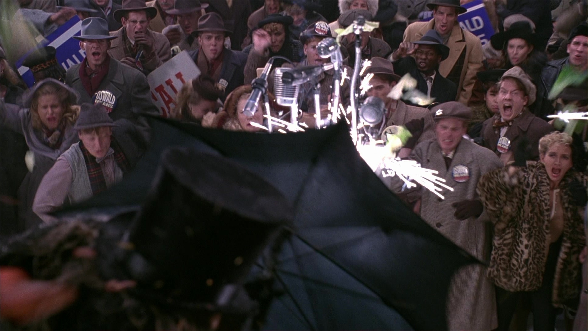 Batman Returns (1992), wide, 1.77:1 — film still