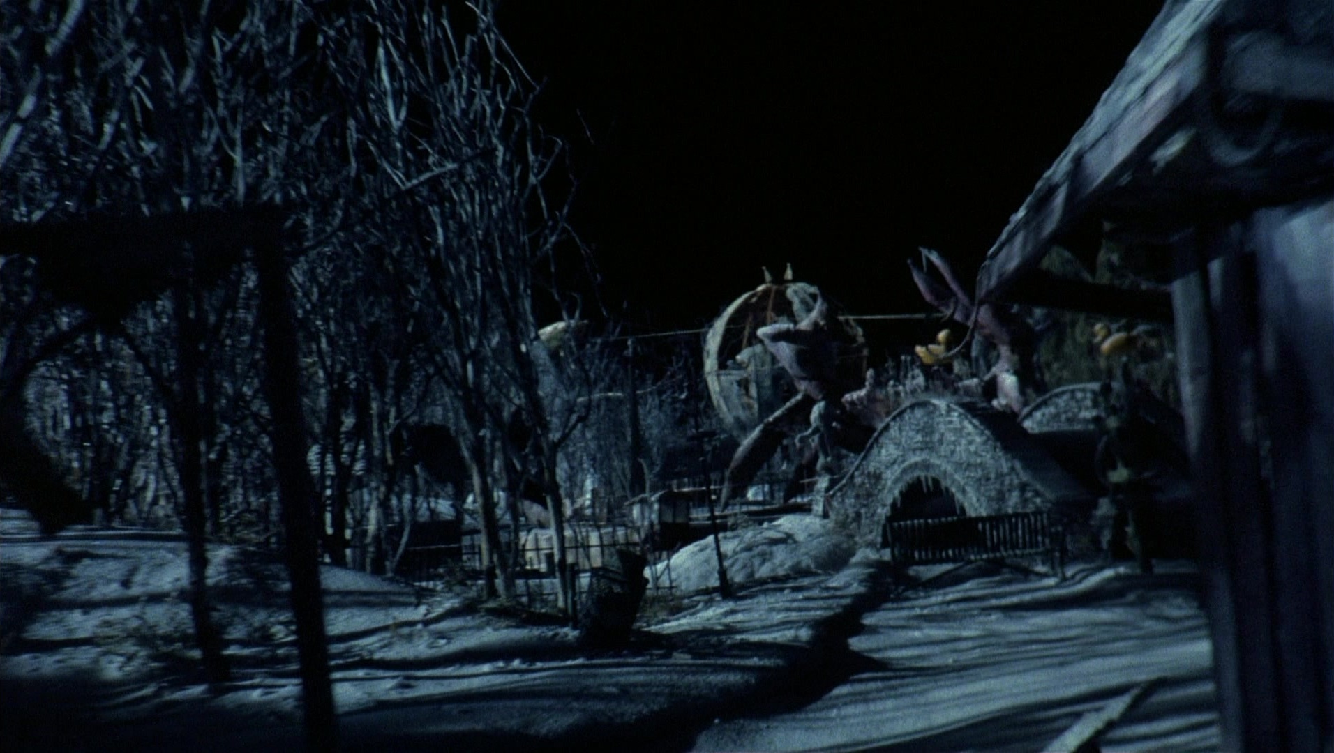 Batman Returns (1992), wide, 1.77:1 — film still
