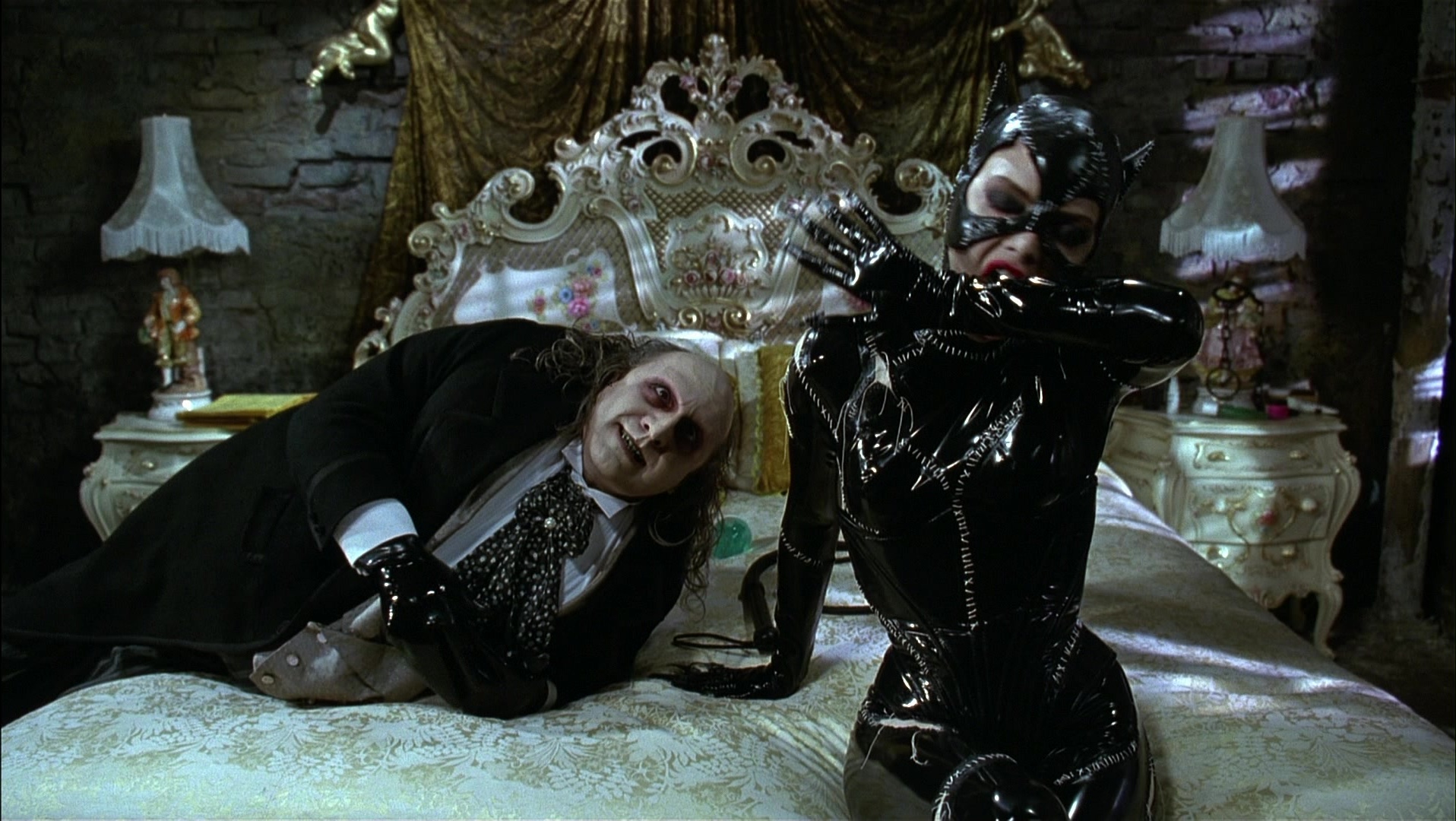 Batman Returns (1992), wide, 1.77:1 — film still