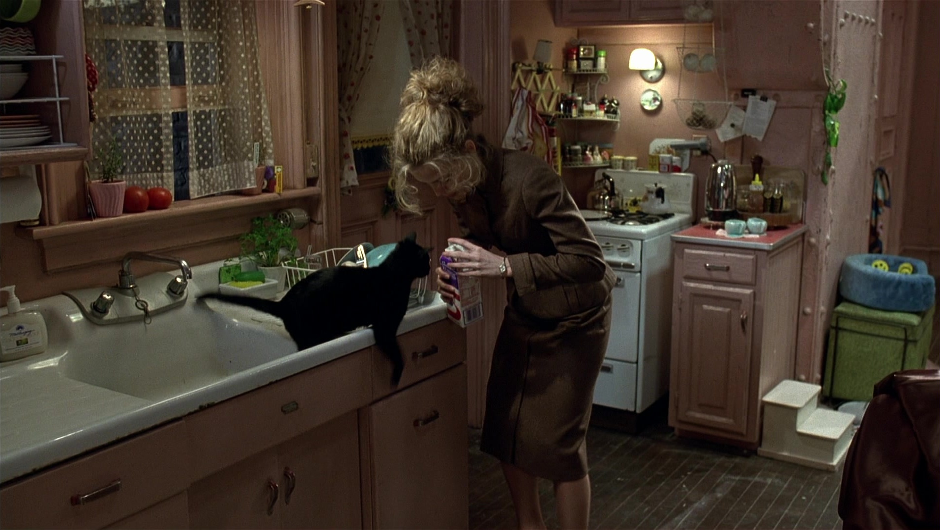 Batman Returns (1992), wide, 1.77:1 — film still