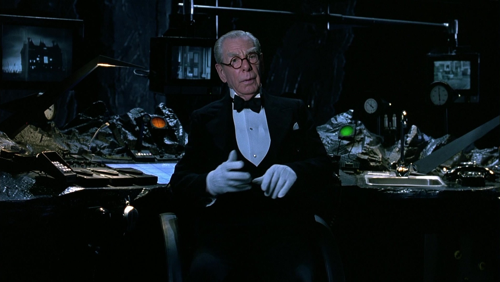 Batman Returns (1992), wide, 1.77:1 — film still