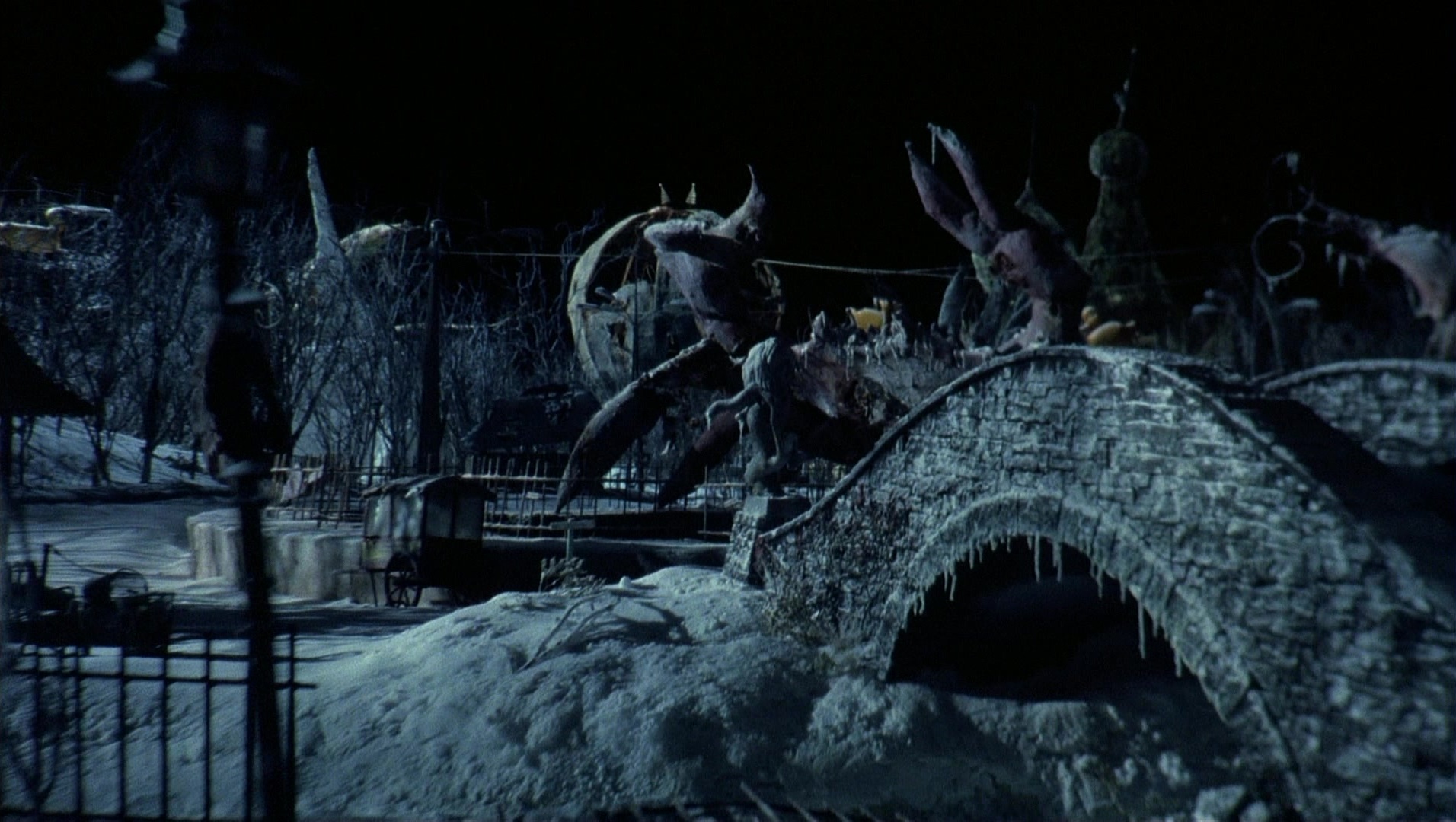 Batman Returns (1992), wide, 1.77:1 — film still