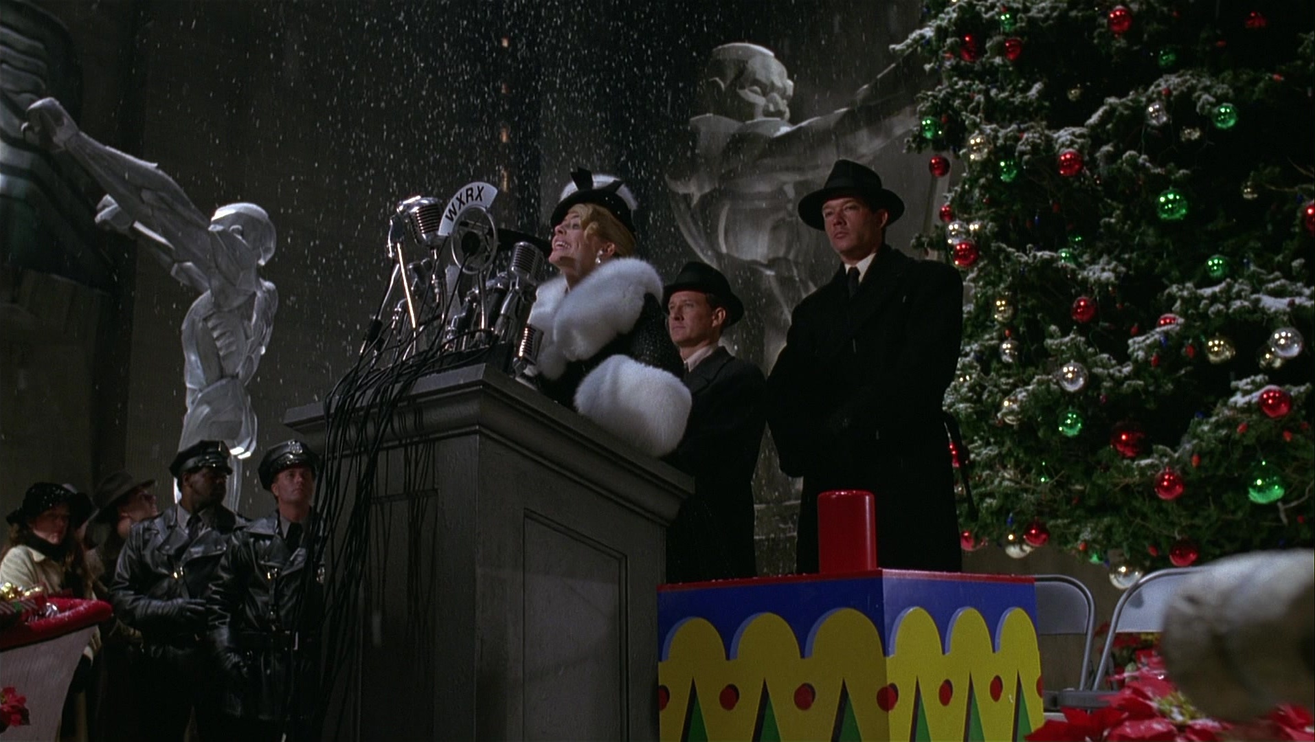 Batman Returns (1992), wide, 1.77:1 — film still