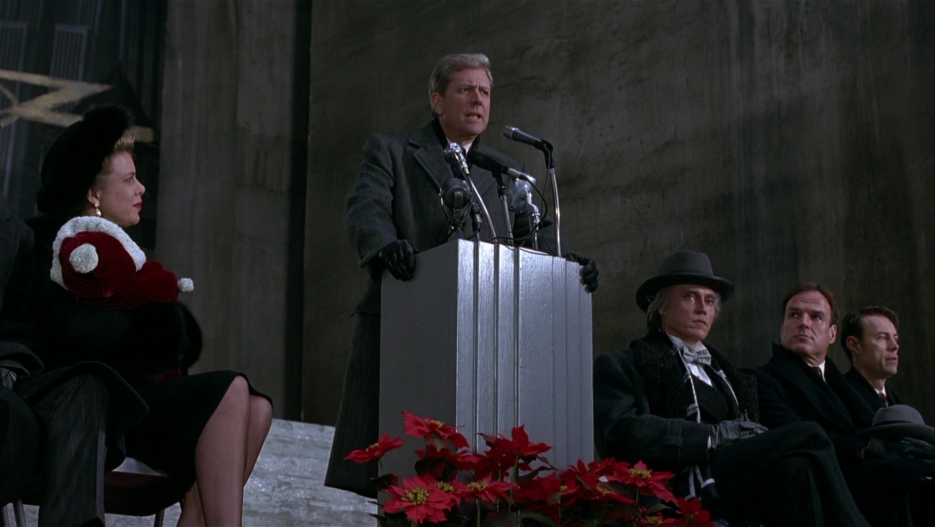 Batman Returns (1992), wide, 1.77:1 — film still