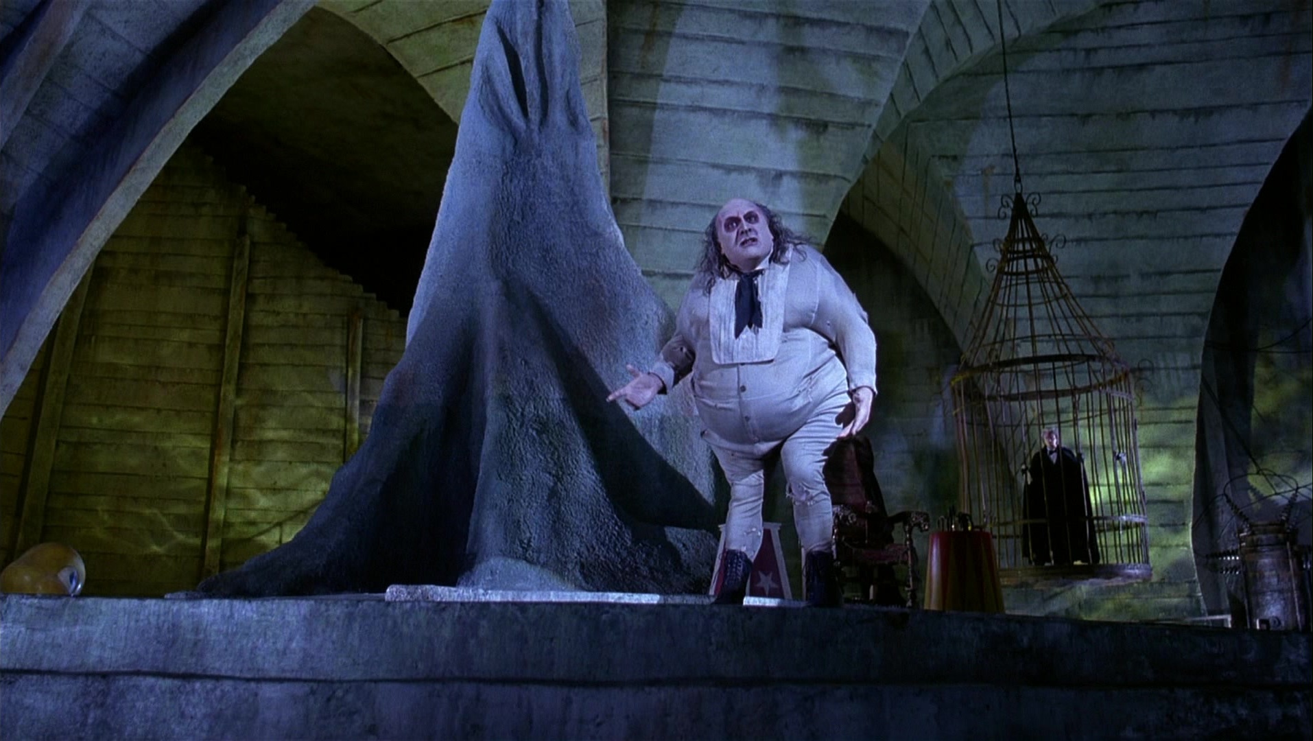 Batman Returns (1992), wide, 1.77:1 — film still