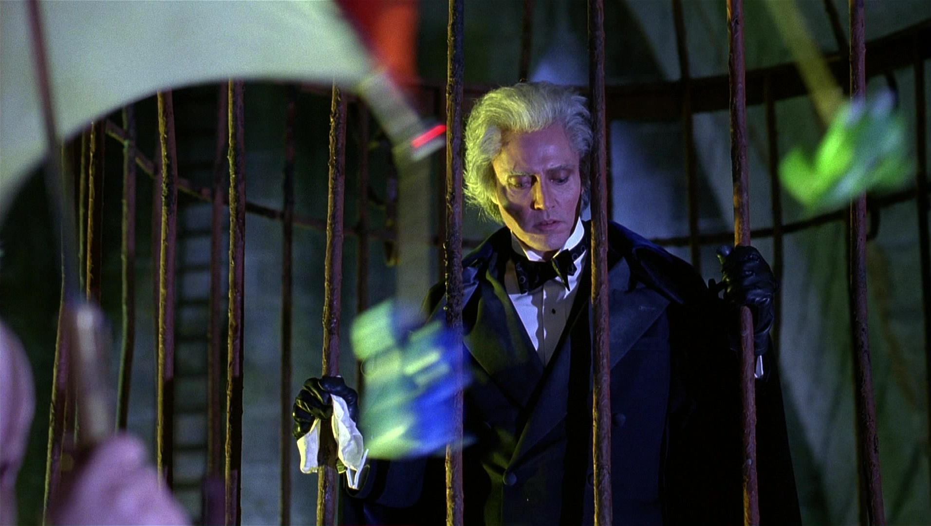Batman Returns (1992), wide, 1.77:1 — film still