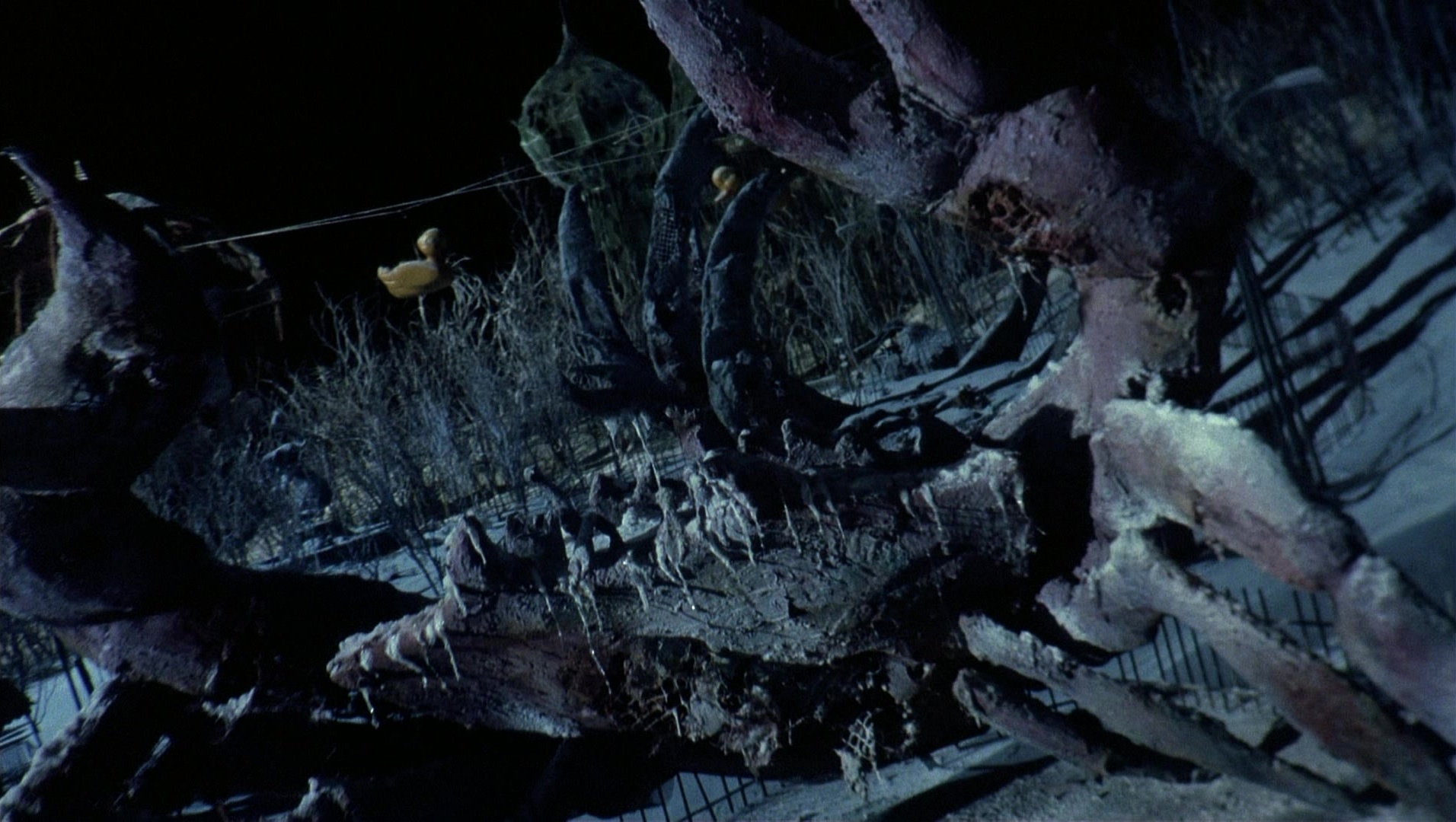 Batman Returns (1992), wide, 1.77:1 — film still