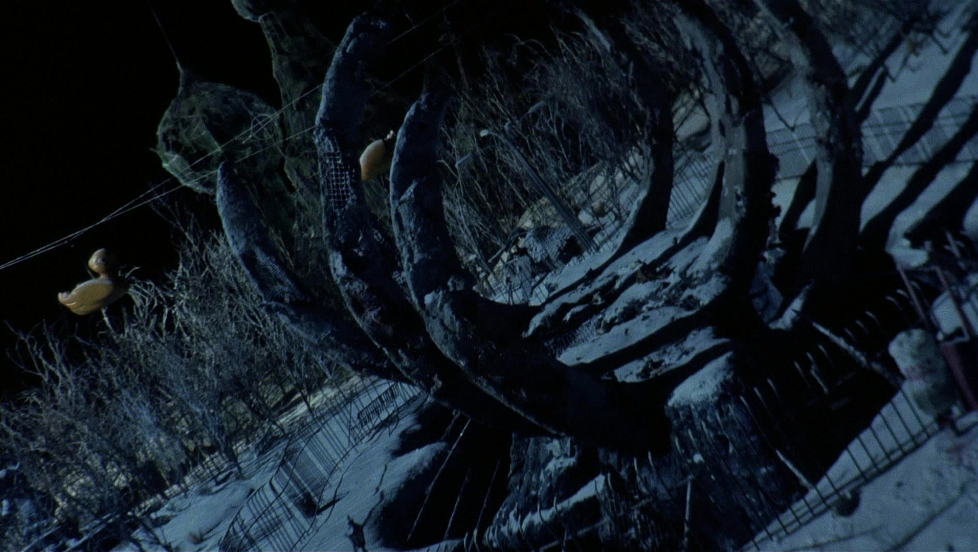 Batman Returns (1992), wide, 1.77:1 — film still