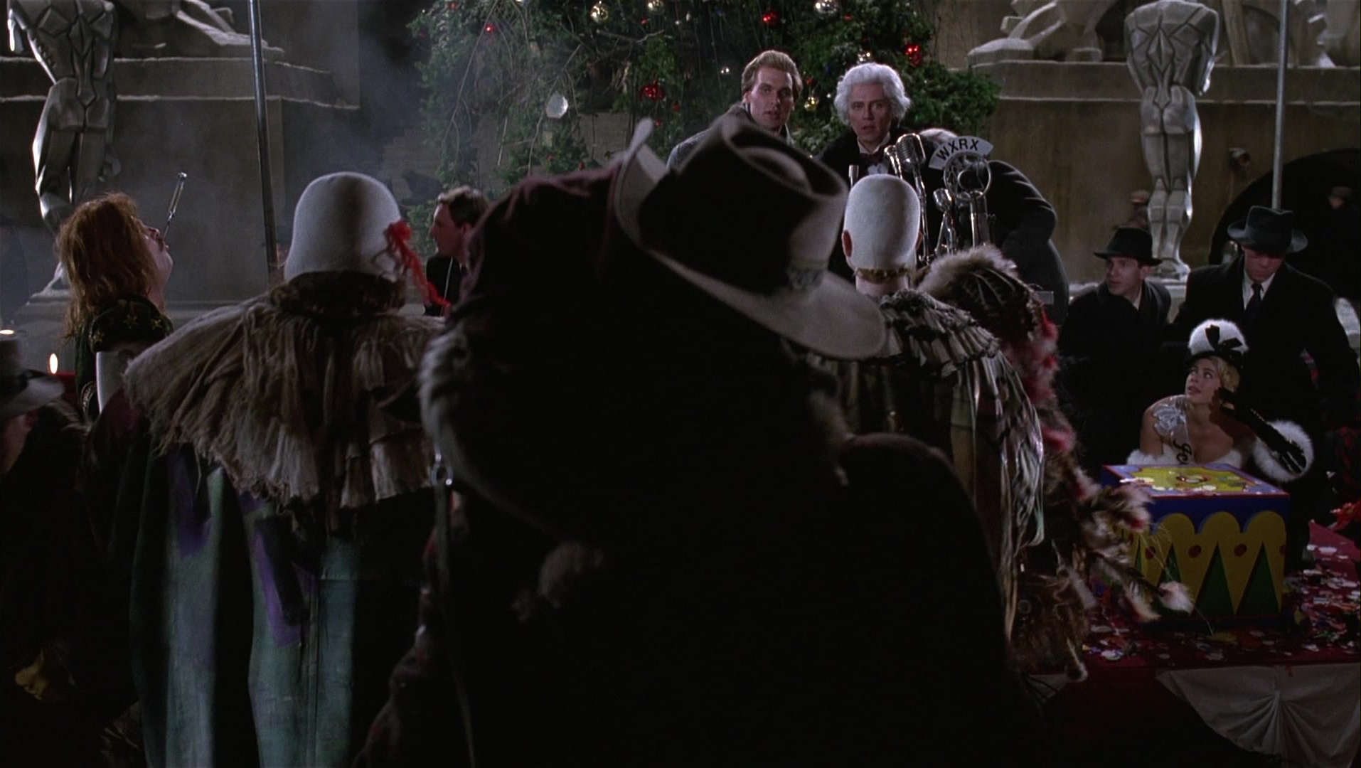 Batman Returns (1992), wide, 1.77:1 — film still