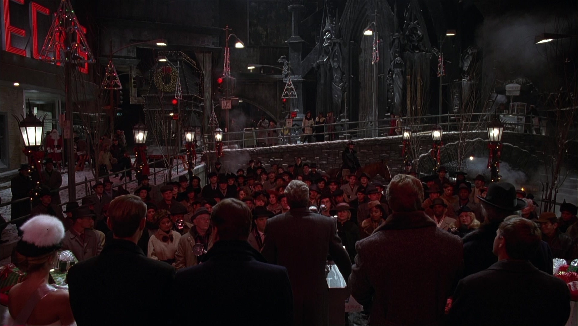 Batman Returns (1992), wide, 1.77:1 — film still