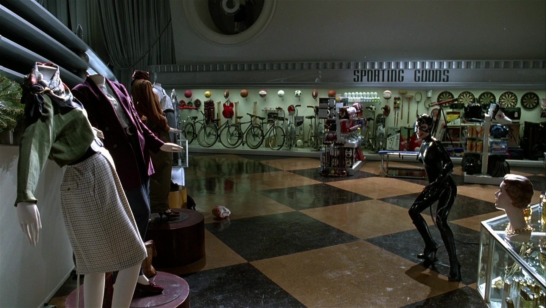 Batman Returns (1992), wide, 1.77:1 — film still