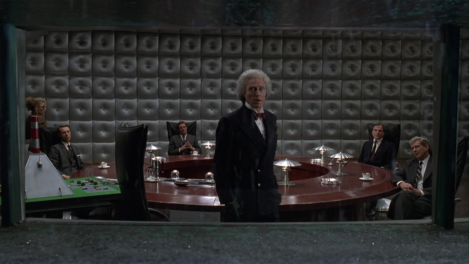 Batman Returns (1992), wide, 1.77:1 — film still