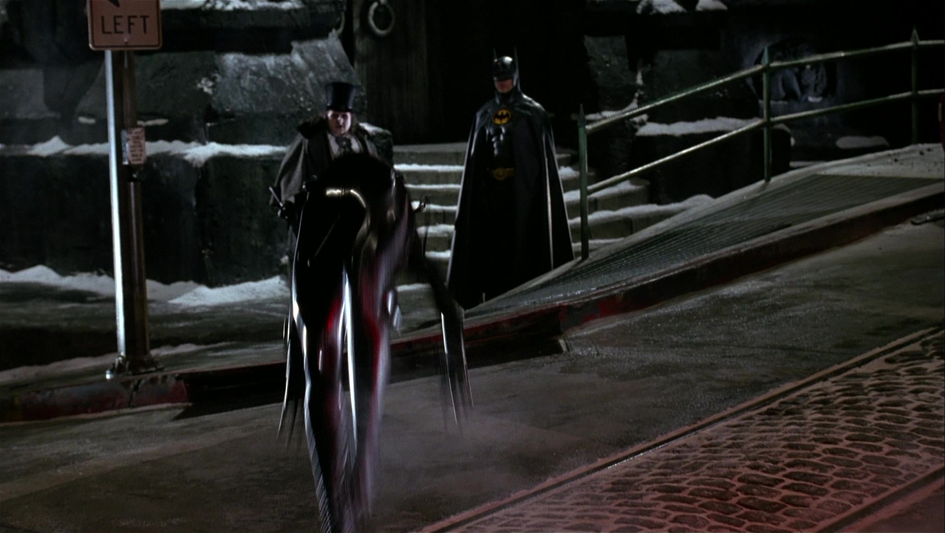 Batman Returns (1992), wide, 1.77:1 — film still