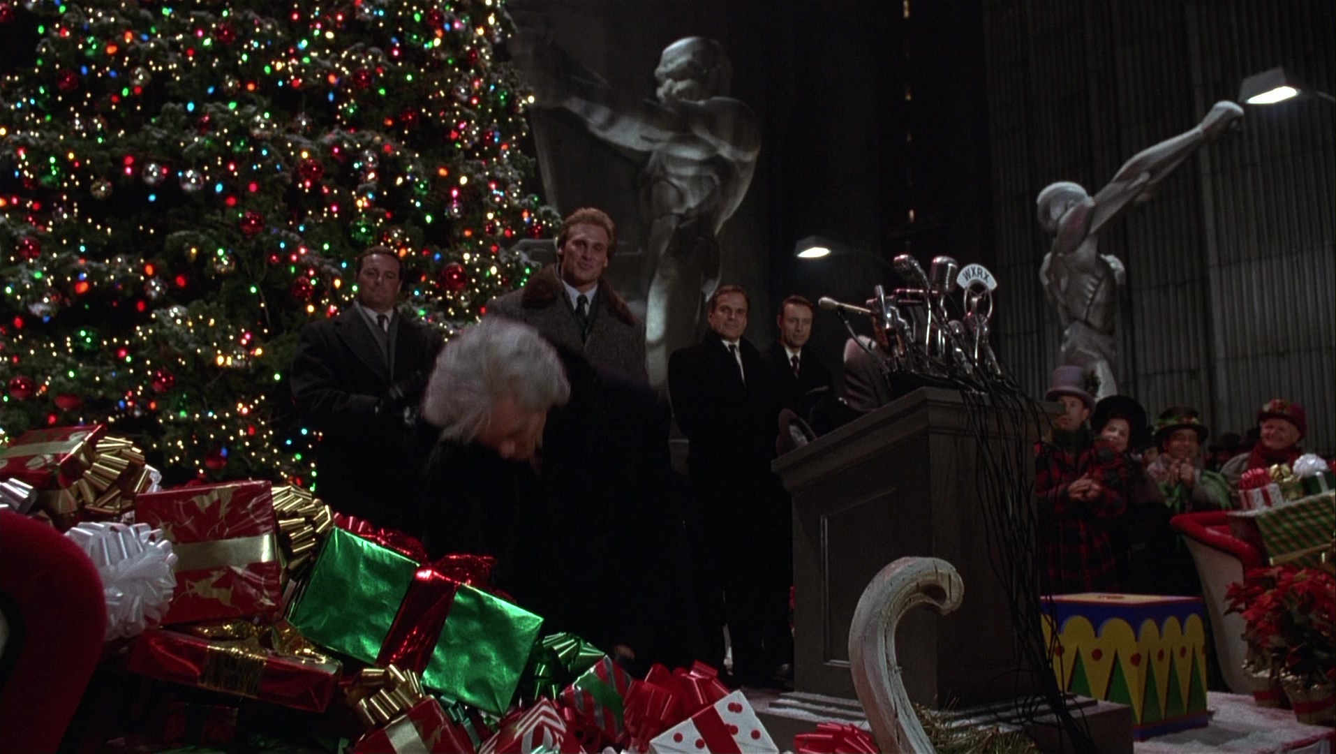 Batman Returns (1992), wide, 1.77:1 — film still