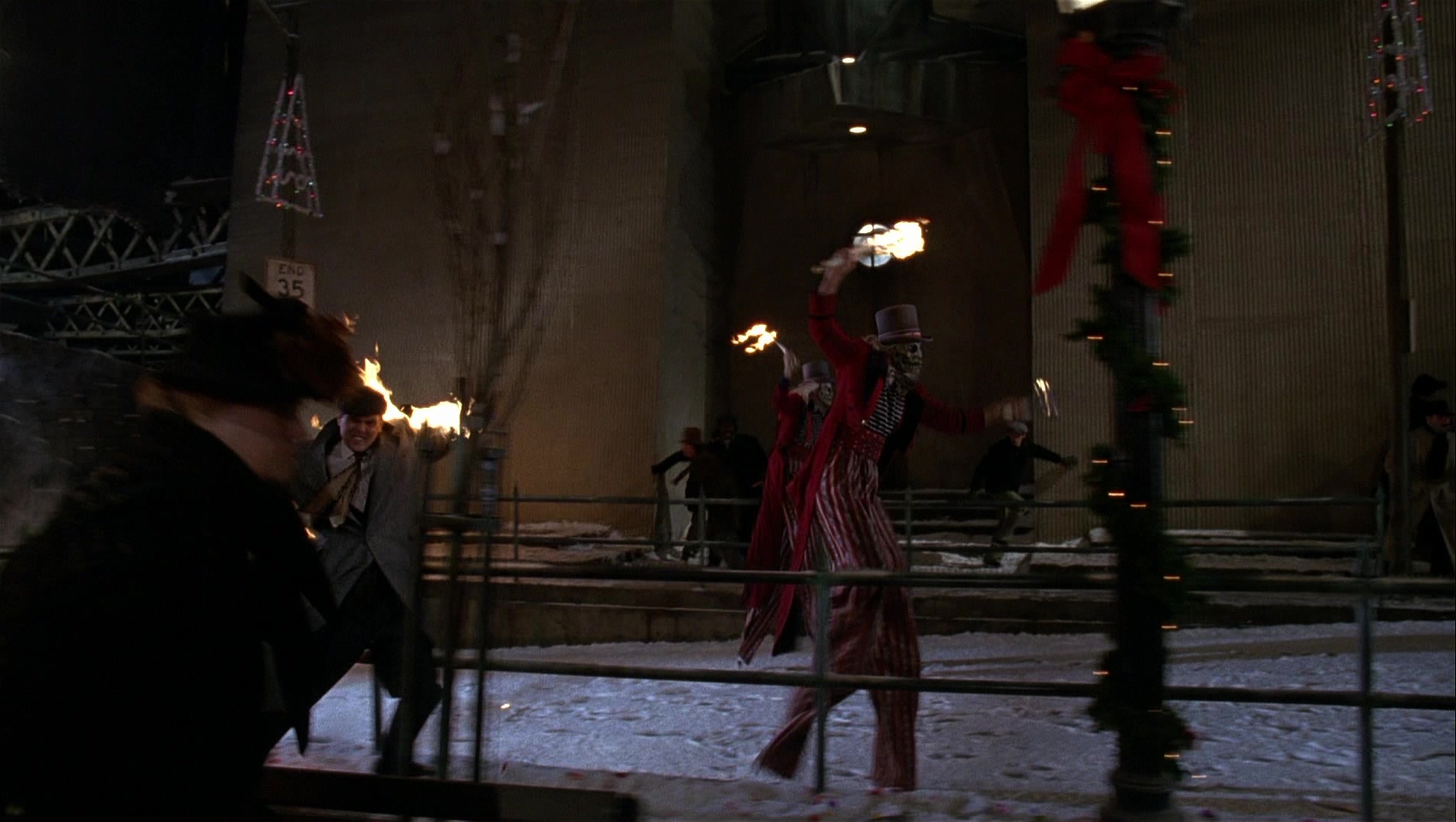 Batman Returns (1992), wide, 1.77:1 — film still