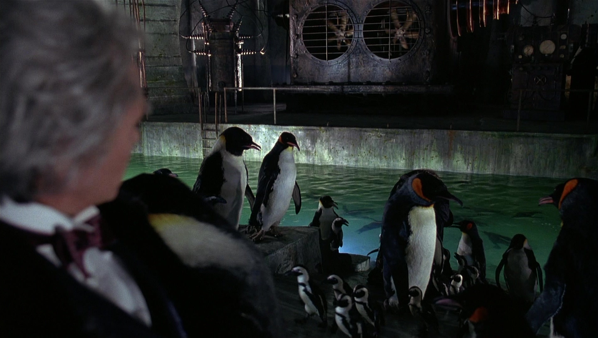 Batman Returns (1992), wide, 1.77:1 — film still