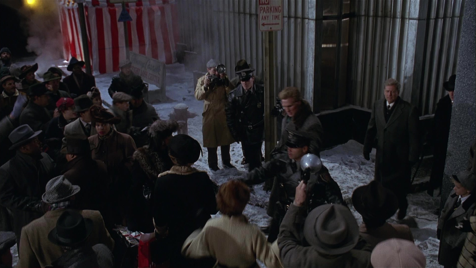 Batman Returns (1992), wide, 1.77:1 — film still