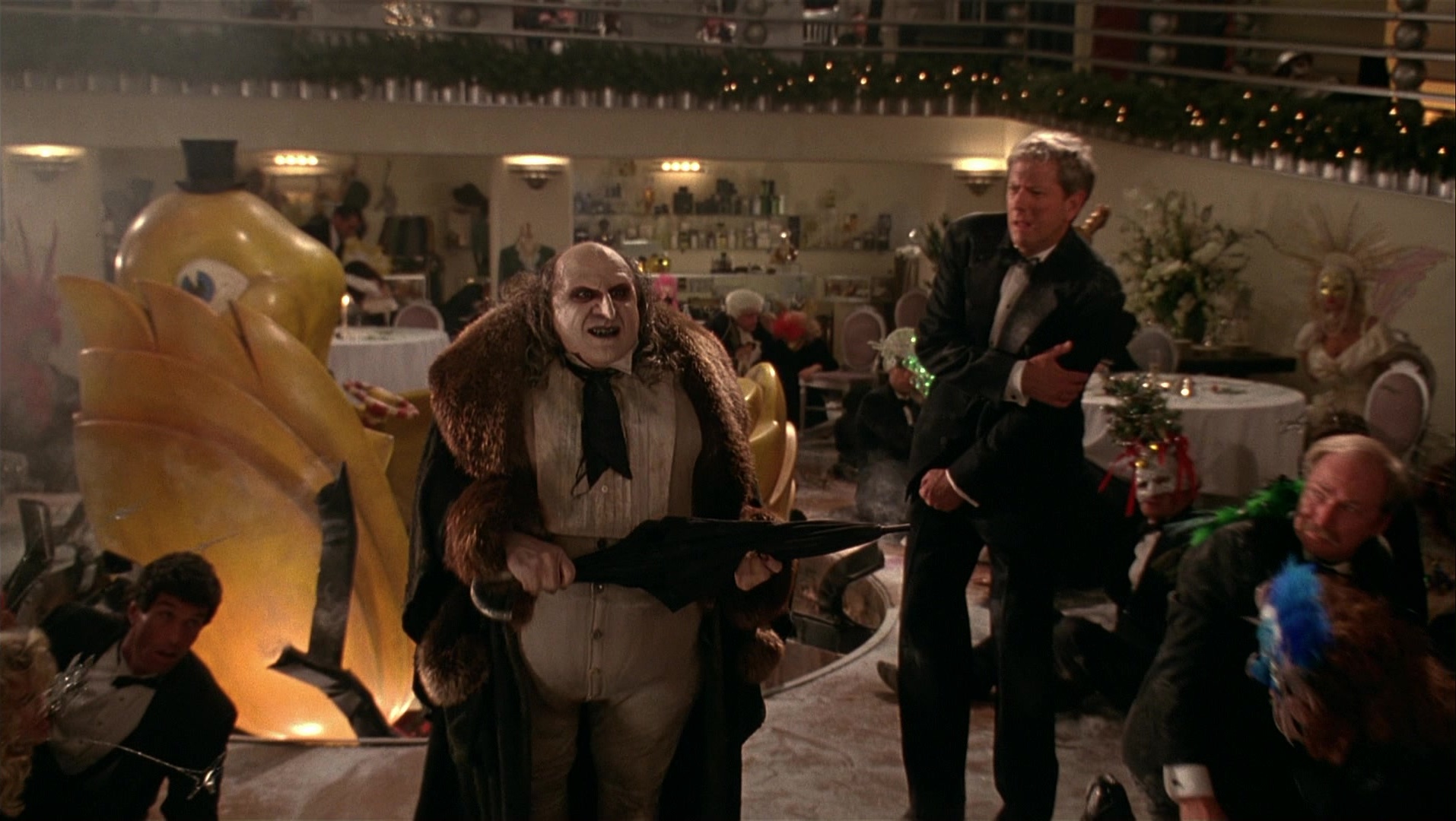 Batman Returns (1992), wide, 1.77:1 — film still